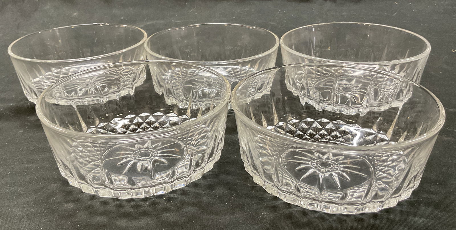 Set 5 Arcoroc Vintage Glass Bowls France USA (1 of 9)