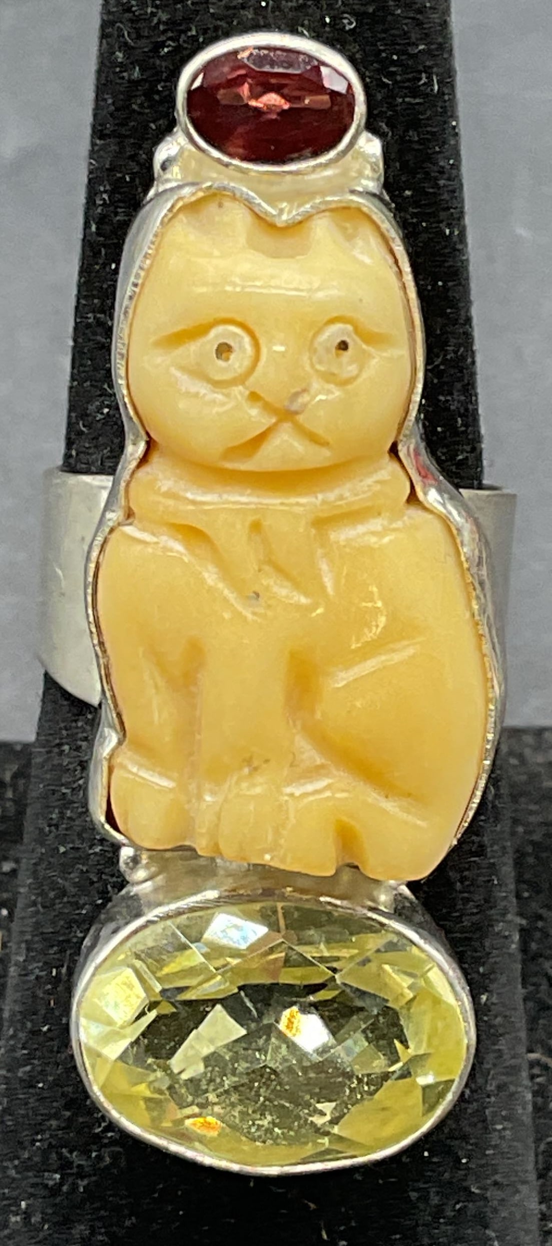 Sterling Silver Semiprecious Carved Cat Ring: Sterling silver ring with semiprecious stones and carved cat white. Possibly bone. Ring size 6.75. Marked sterling. Total weight 10.9 grams. Some scratching. Jewelry, estate jewelry, fine jewelry, coc