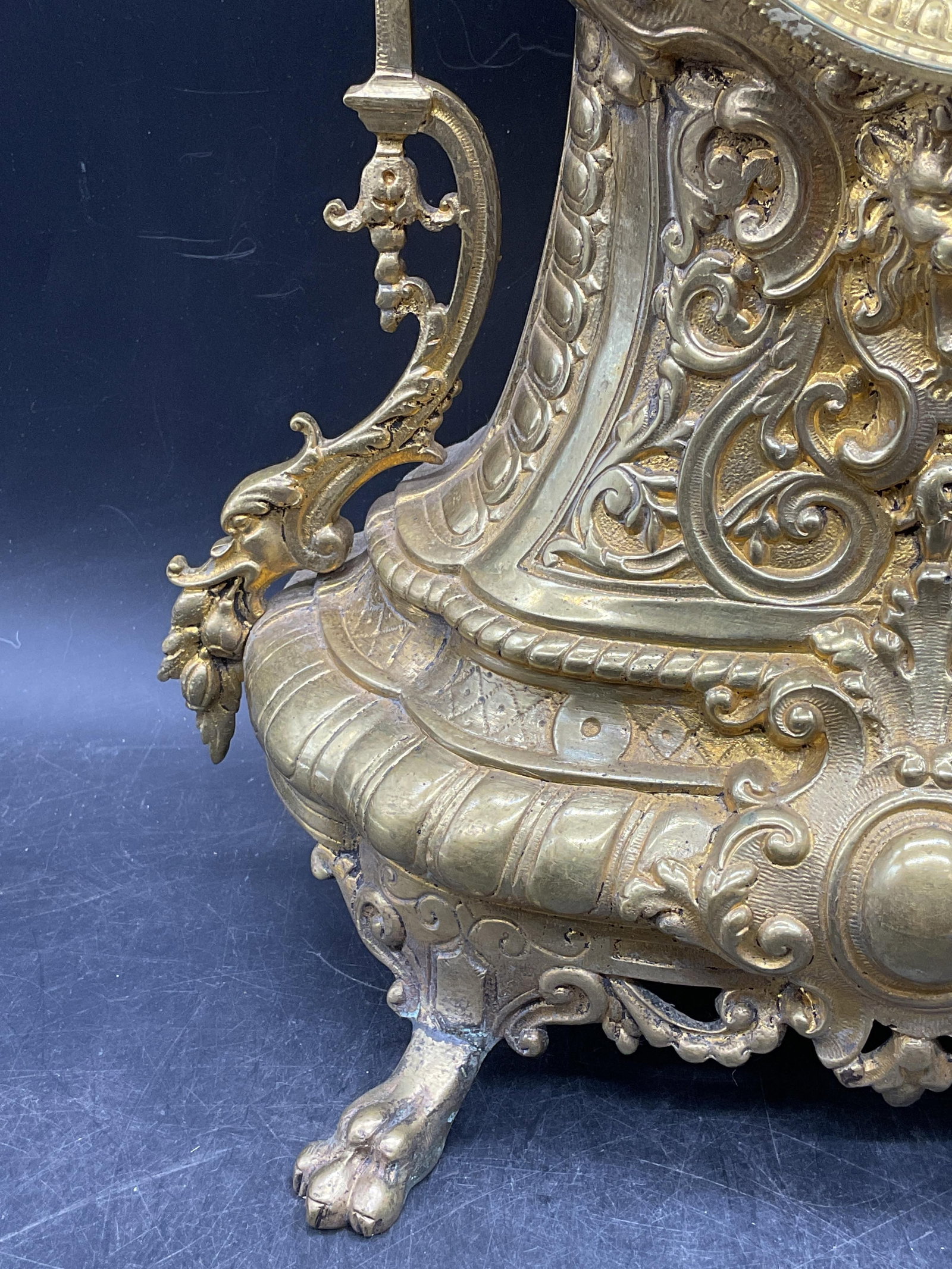 Antique French Gilt Ormolu Mantel Clock - 4