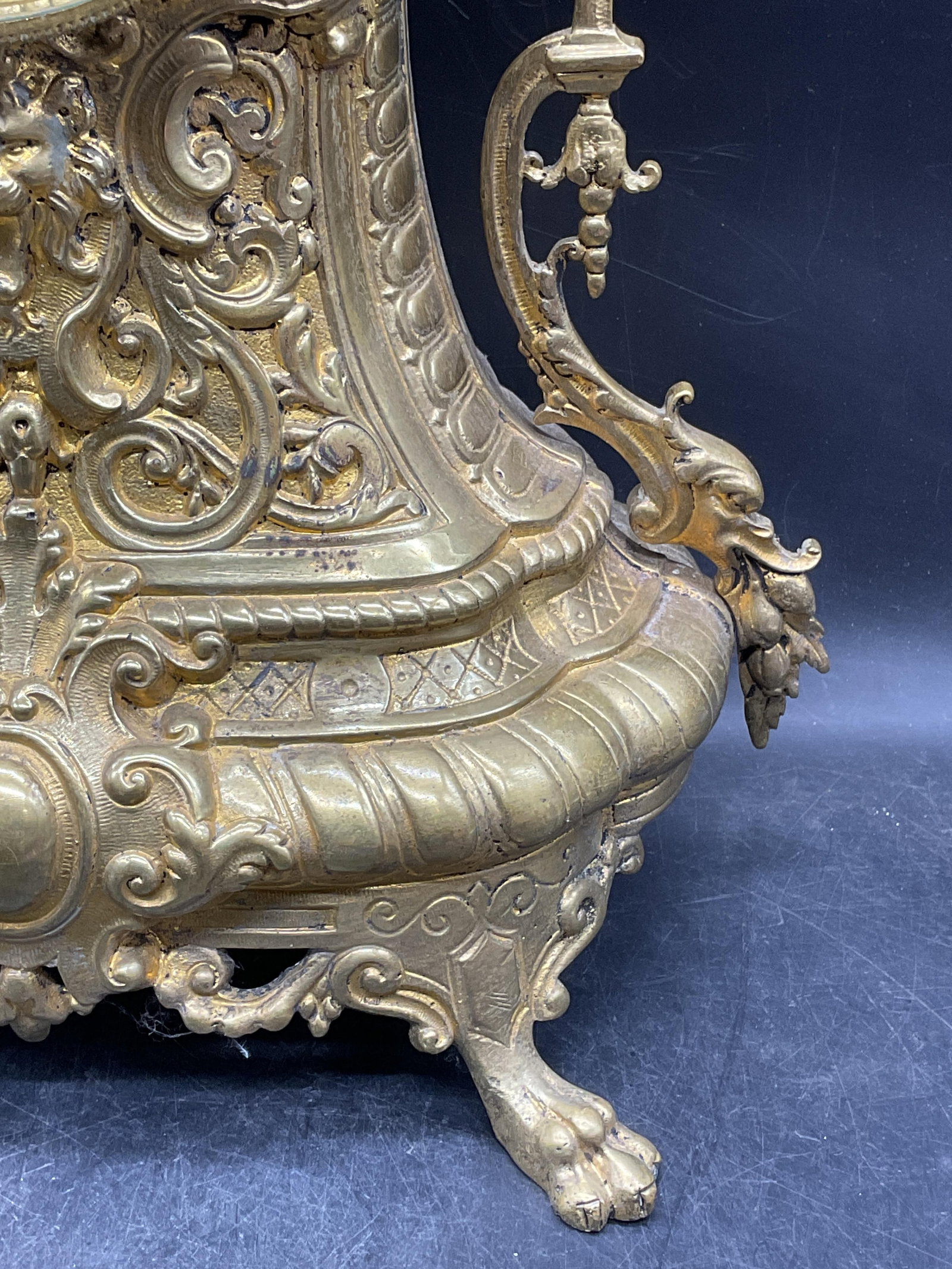 Antique French Gilt Ormolu Mantel Clock - 5