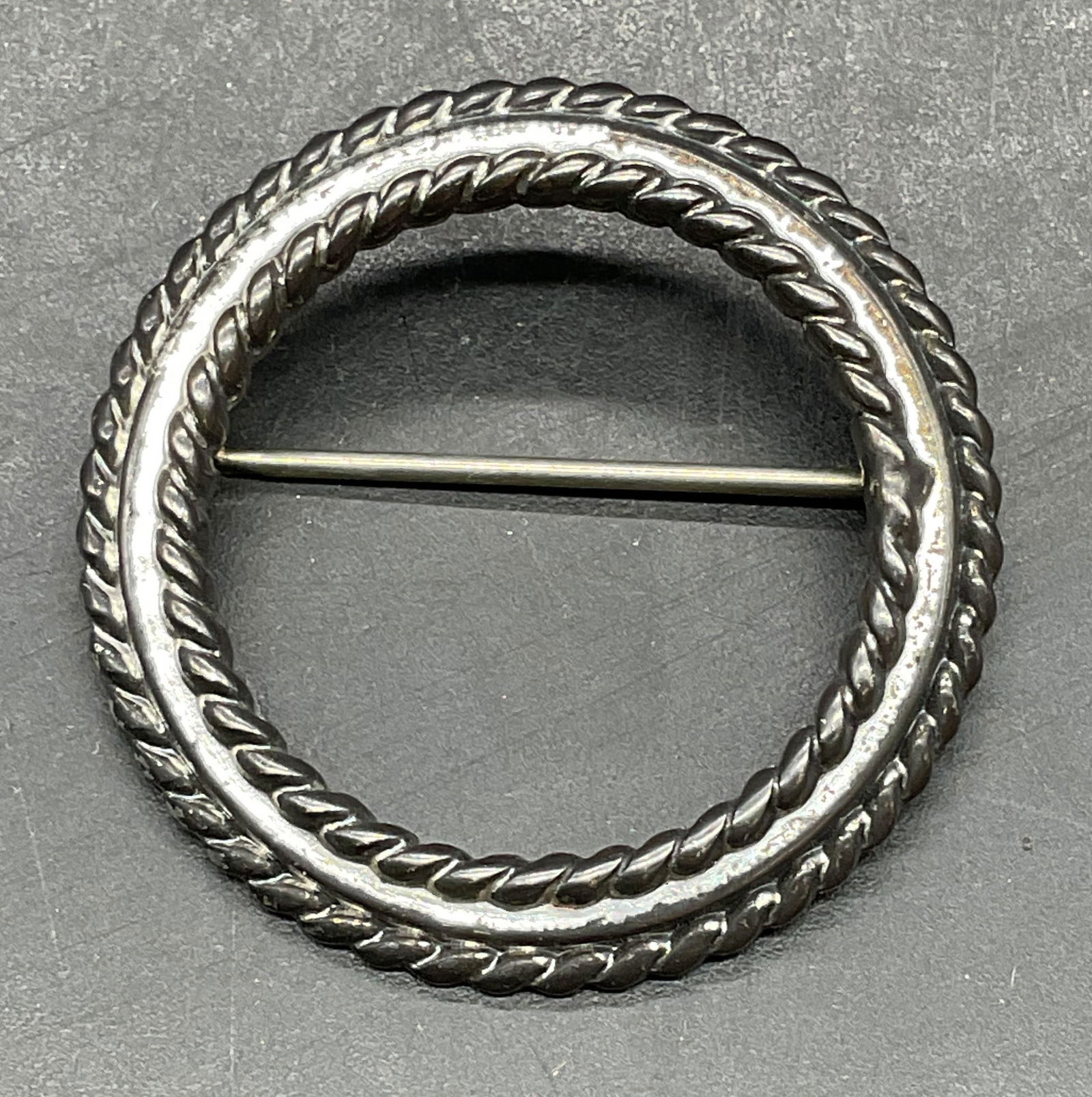 Vtg Danecraft Sterling Silver Open Circle Brooch: Vintage signed Danecraft Sterling silver open circle cable brooch. Marked sterling. Measures approx 1.25 inches wide. Total weight 3.8 grams. Jewelry, estate jewelry, fashion jewelry, accessories, fas