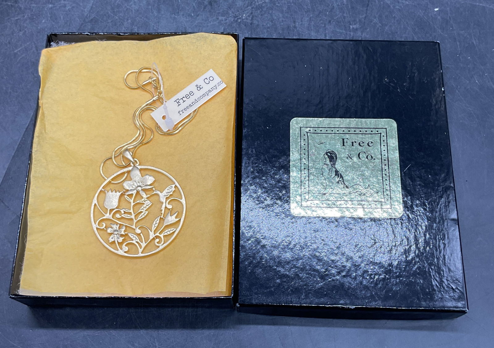 Free & Co Gold Tn Flower Pendant Necklace NWT (1 of 6)