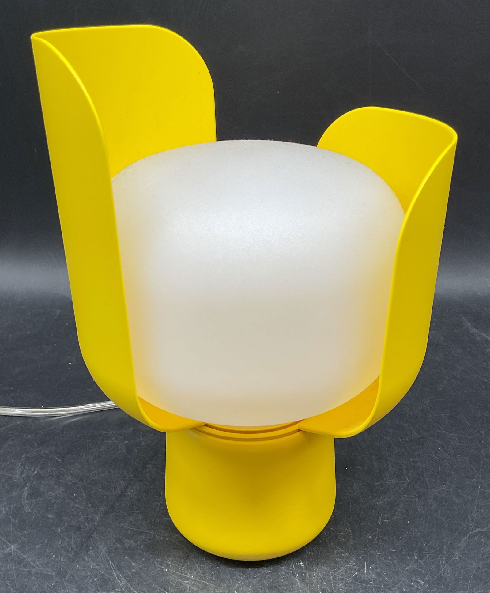 FontanaArte Blom Yellow Table Lamp, Italy (1 of 7)