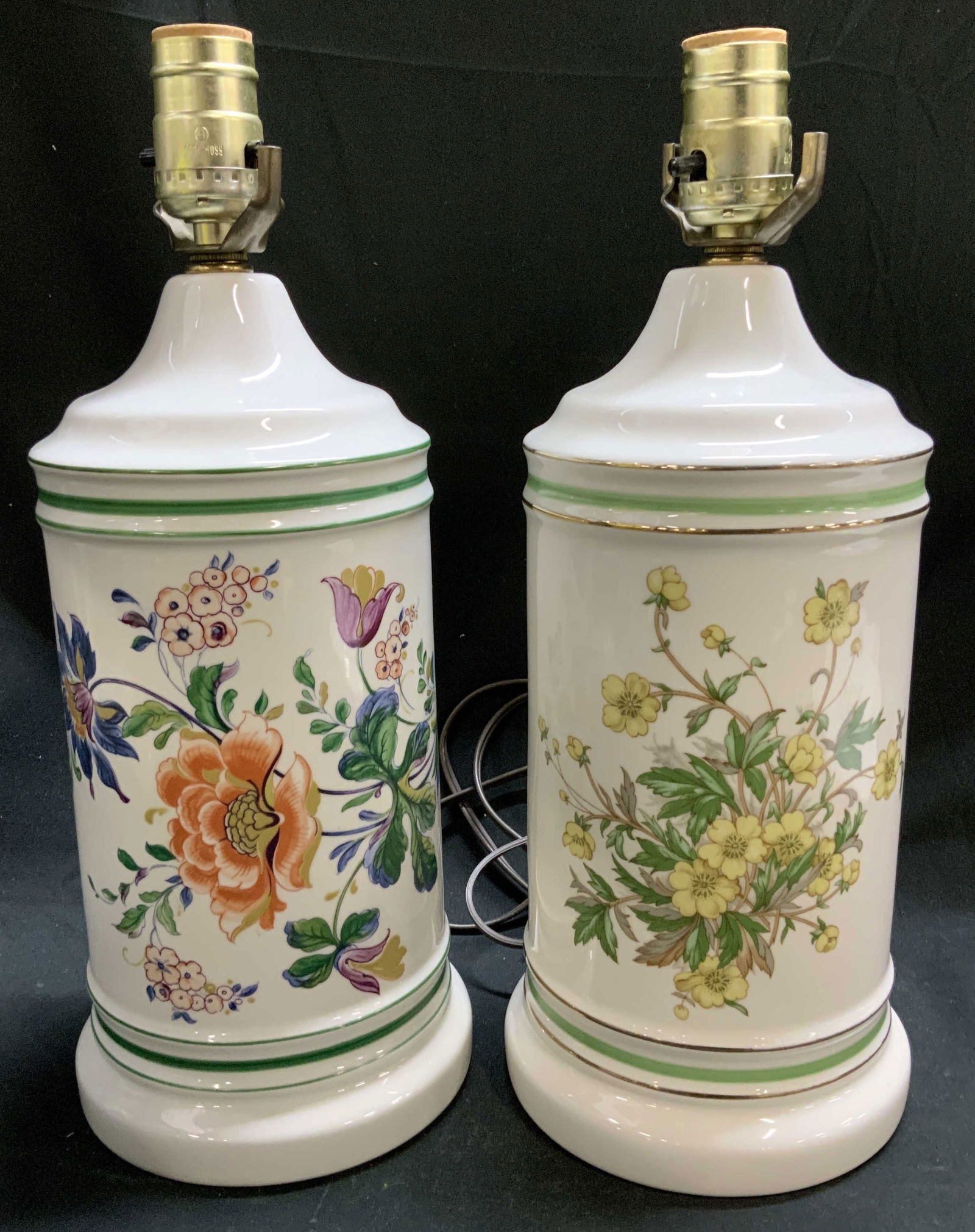 Lot 2 Vtg Floral Motif Porc Table Lamps (1 of 6)