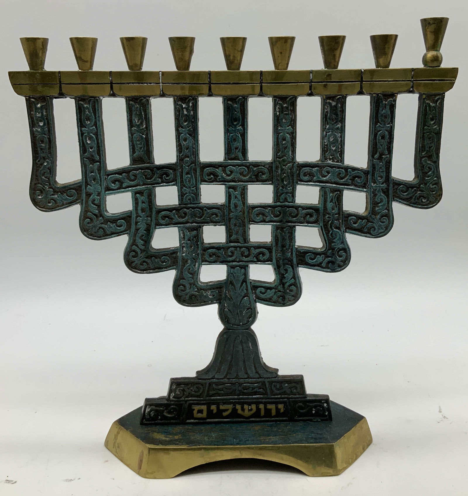 Vtg Brass Hanukkah Menorah ISRAEL: Vintage brass Hanukkah menorah features 9 candle holders & features scroll like motifs. Base is inscribed with Jerusalem in Hebrew. Signed & marked. Reads, MADE IN ISRAEL. Surface wear consistent