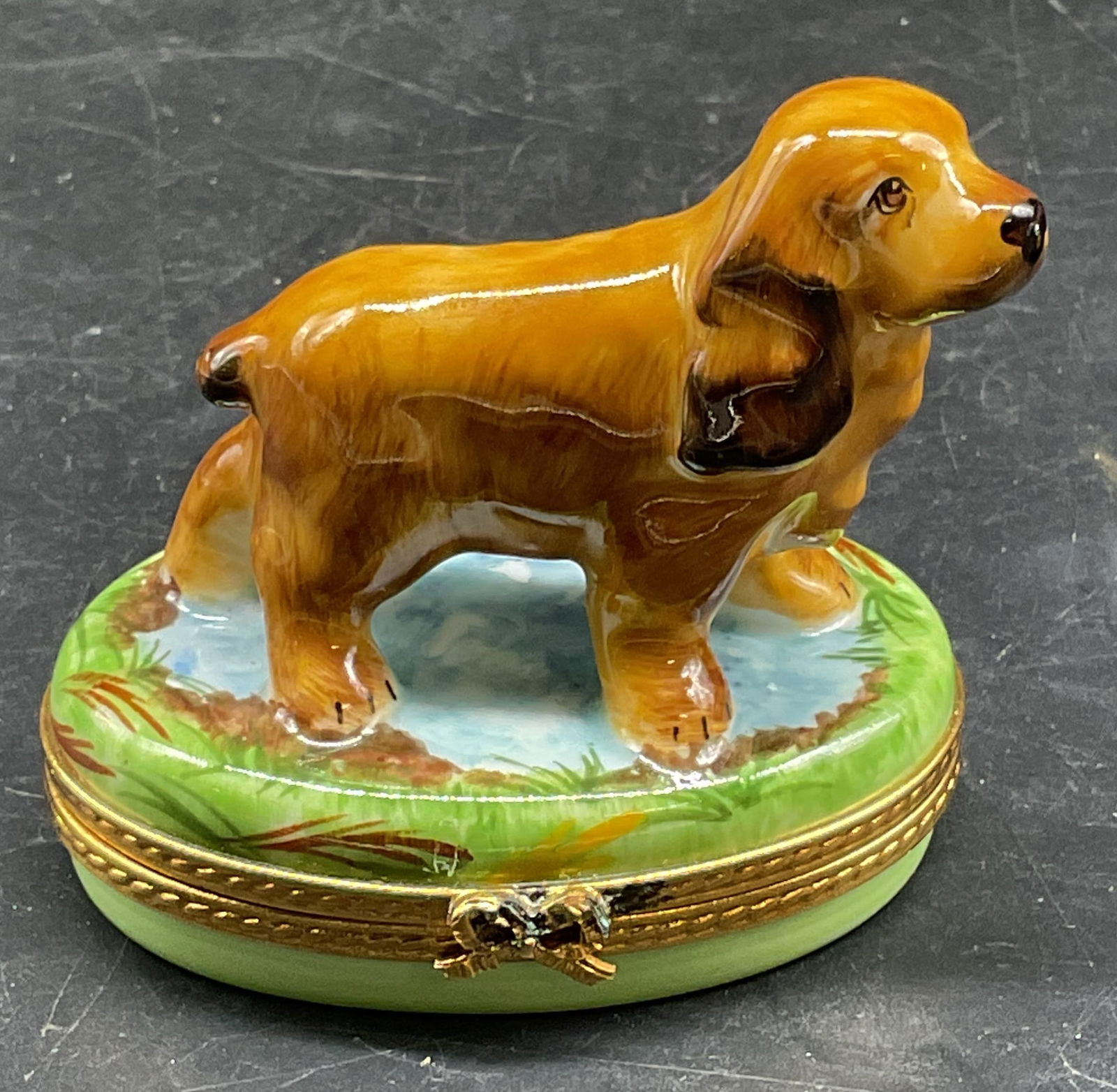 Limoges Ltd Edt Porcelain Dog Trinket Box, France: Signed Limoges porcelain limited edition trinket box. Hunting dog and duck motif. Measures approx. 2.5 x 1.5 x 2.25 inches. Hand painted, signed Pierre Arquie. Made in France. Some scratching. Limoges
