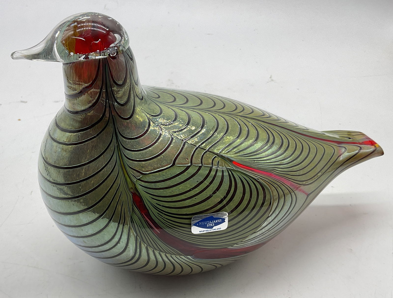 SGND Oiva Toikka Art Glass Bird Figurine Finland: Oiva Toikka art glass bird figurine. Signed on underside. This is specifically the Fasaani (Pheasant) model. Produced at the Finnish Nuutajarvi, Finland. Distinctive red body overlaid with silver