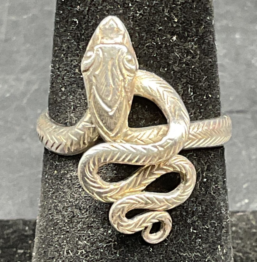 Vtg Art Expo Argentium Silver Snake Ring: Vintage signed Art Expo argentium silver snake ring. Marked 96%. Ring size 6. Total weight 3.3 grams. Some scratching. Jewelry, estate jewelry, fine jewelry, cocktail jewelry, fashion jewelry,