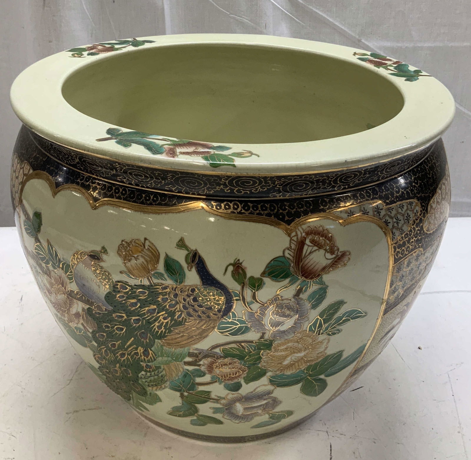 Vtg Japanese Satsuma Style Porc Planter: Vintage Japanese Satsuma style porcelain planter features peacock, floral & geometric motifs. Extensive gilt accents. Shades of green, blue, brown, yellow, red, white & black. Interior of planter feat