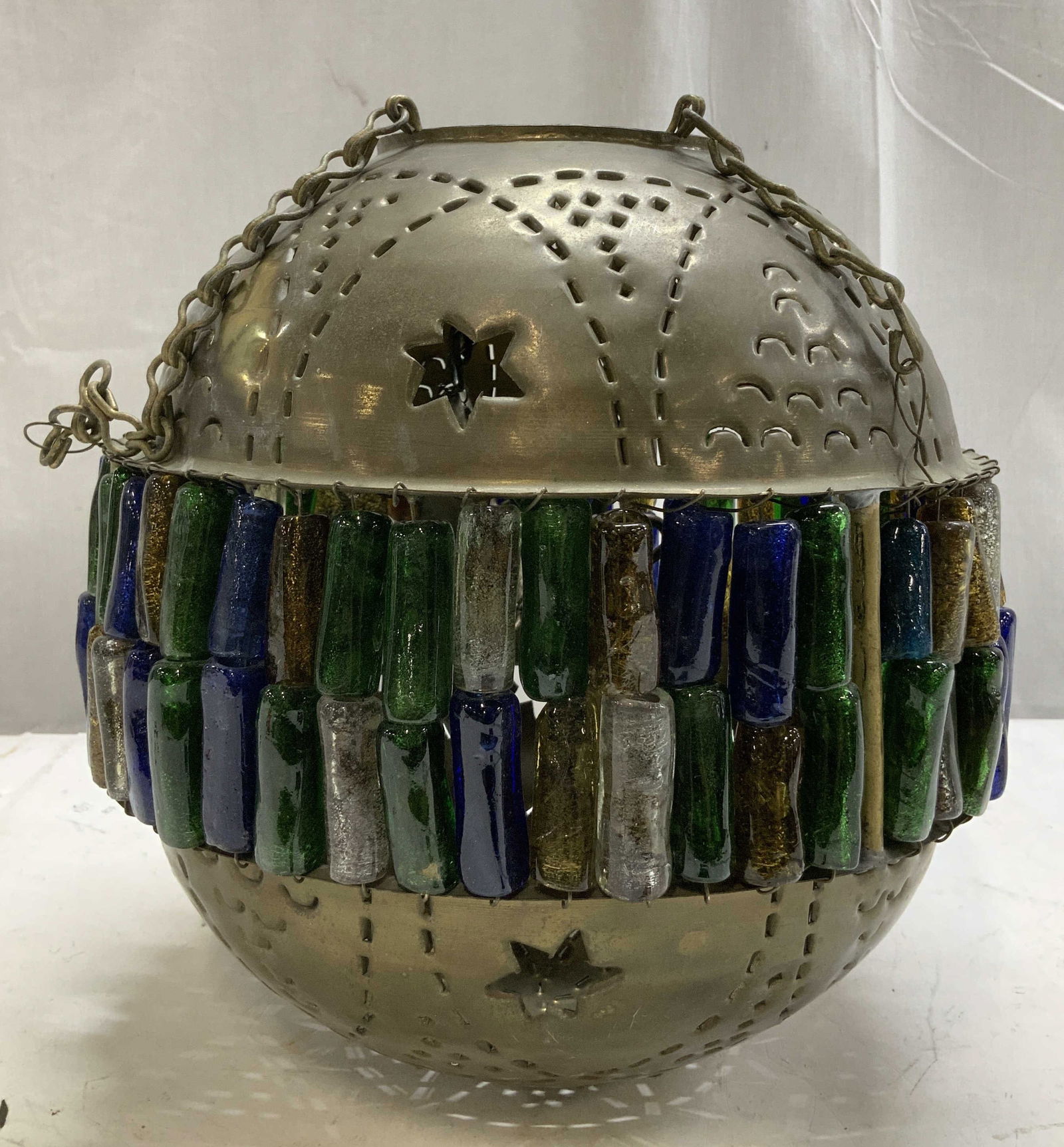 Vtg Moroccan Style Brass & Glass Light Fixture: Vintage Moroccan style hanging light featuring star & geometric motif cutouts. Brass material & various colored glass pieces. Shades of green, blue & yellow. Sold as is. Surface wear consistent to age