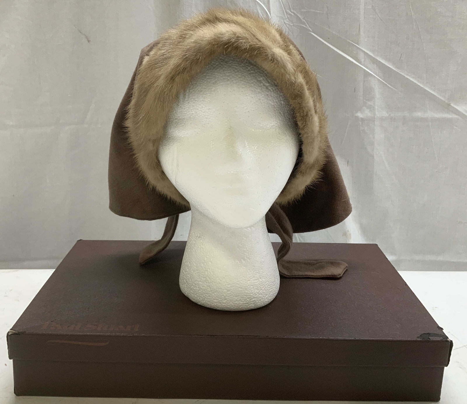 Vtg Bonwit Teller Mink Fur Head Wrap & Box: Lot includes, Paul Stuart brown box & Bonwit Teller head wrap featuring a mink fur trim. Brown toned. Surface wear consistent to age, use & exposure. Signed & marked. Reads, BONWIT TELLER & PAUL STUAR