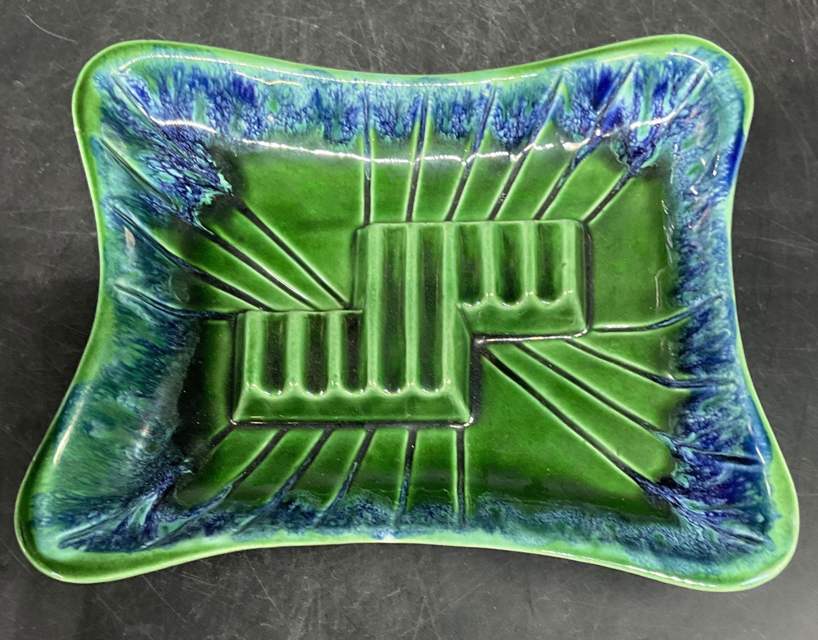 MCM Blue Green Art Pottery Ashtray USA: Vintage mid century modern art pottery ashtray, blue and green drip glaze. Made in USA. Numbered 3419. Measures approx. 8.75 x 7.5 x 1.5 inches. Style of Royal Haeger, no visible signature. Wear inclu