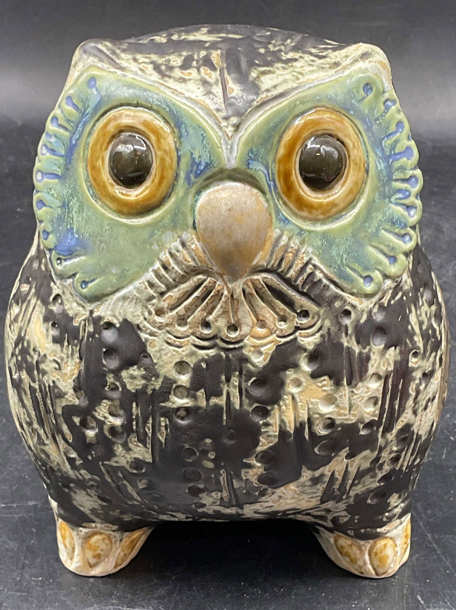 Lladro Little Eagle Owl Porcelain Figurine: Signed vintage Lladro Little Eagle Owl porcelain figurine. Hand painted. Made in Spain. Measures approx. 4.5 x 5 x 6 inches. Some scratching. Lladro, Lladro owl, little eagle owl, collectibles, owl fi