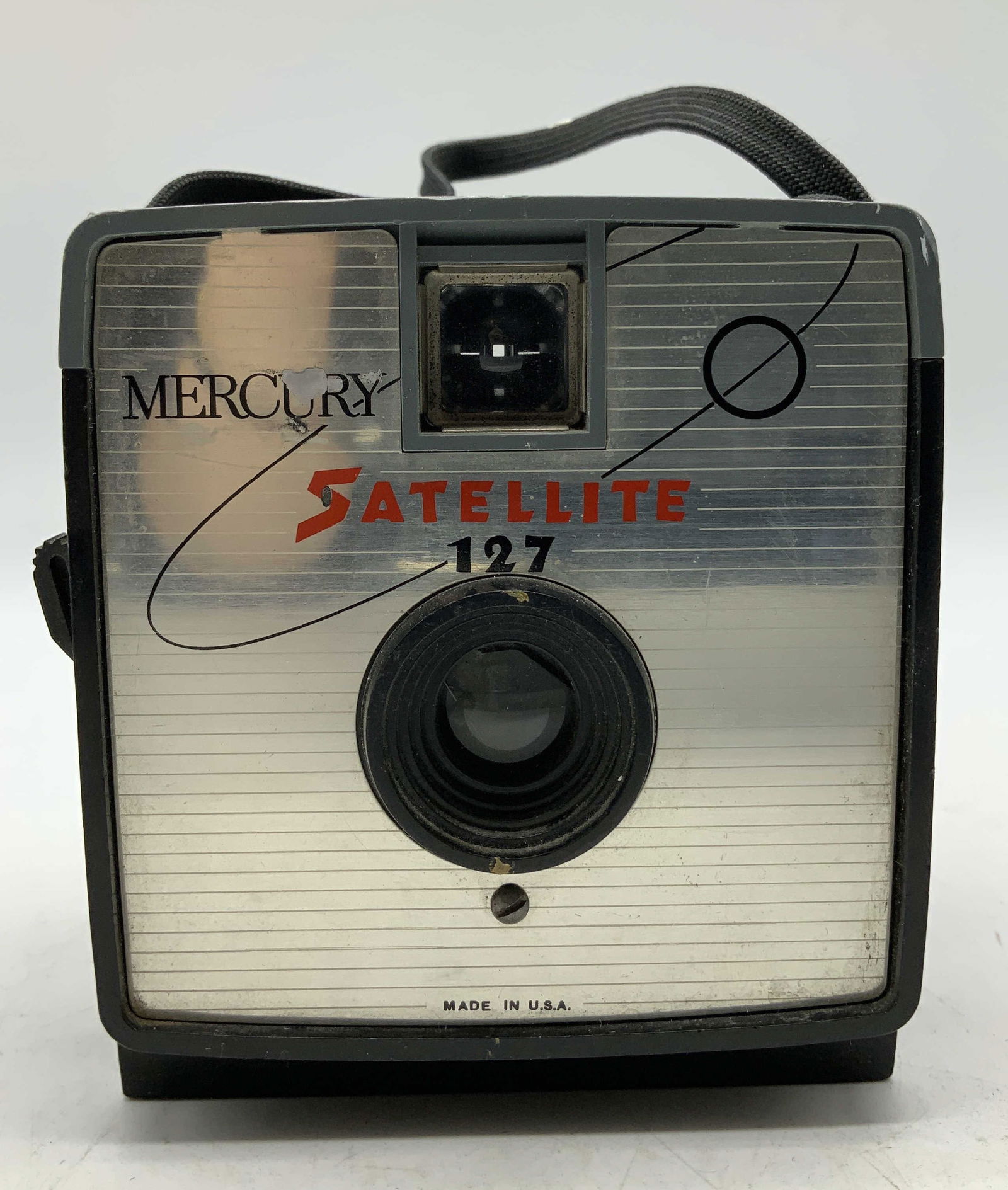 Vtg Mercury Satellite 127 Camera USA: Vintage Mercury Satellite 127 camera, featuring a metallic front panel. Camera has not been tested for function, lot is sold as is. Surface wear consistent to age, use & exposure. Measurements: