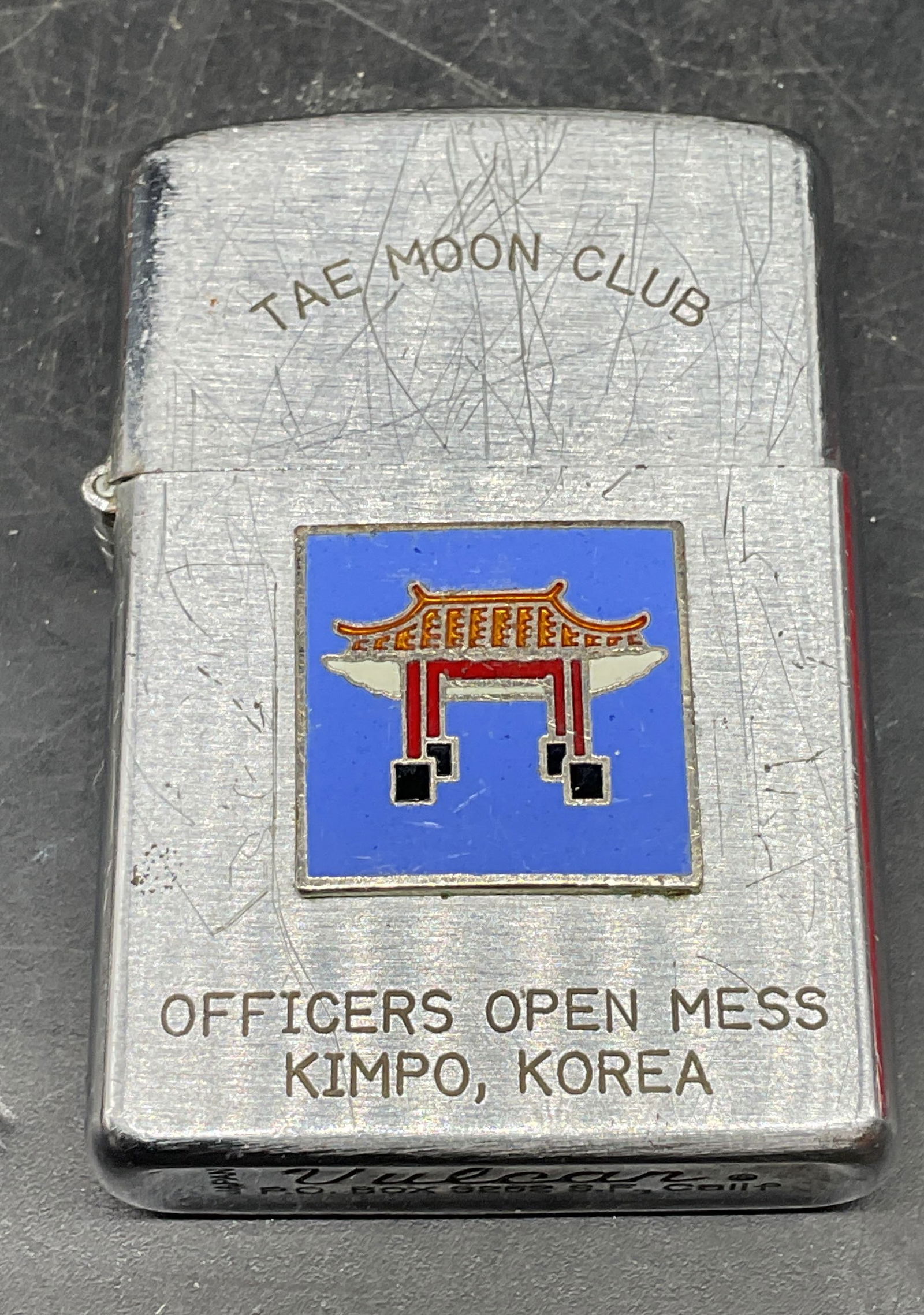 Vtg Tae Moon Club Korea Vulcan Lighter: Vintage collectible signed Vulcan lighter. Engraved and enamel decoration. Reads Tae Moon Club Officers Open Mess Kimpo, Korea on front and Mandarin Lounge on reverse. Pagoda motif in front and