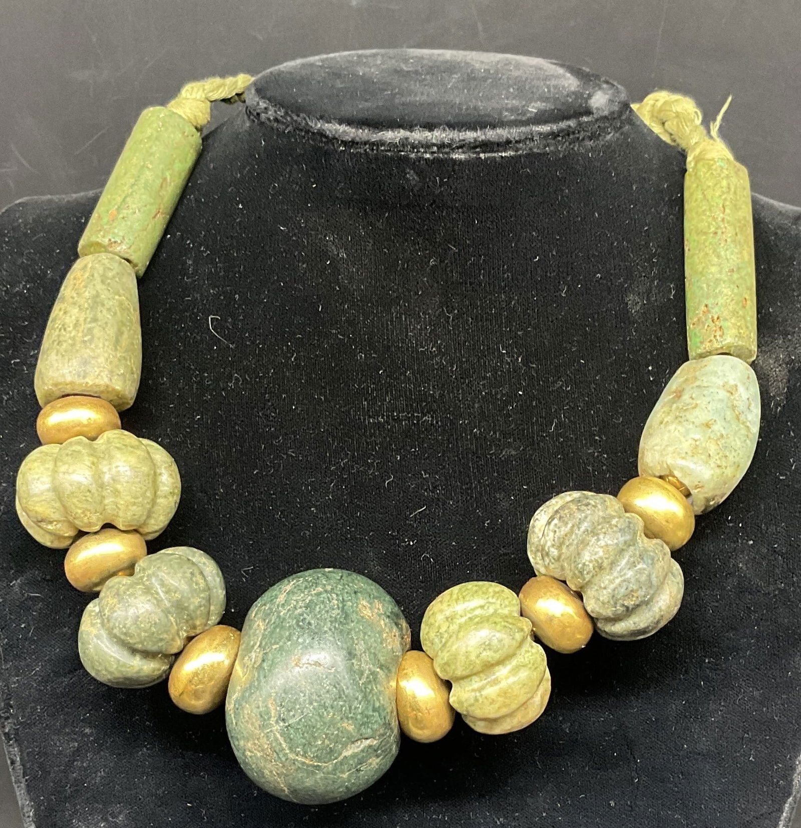 Green Semiprecious Statement Necklace (1 of 7)