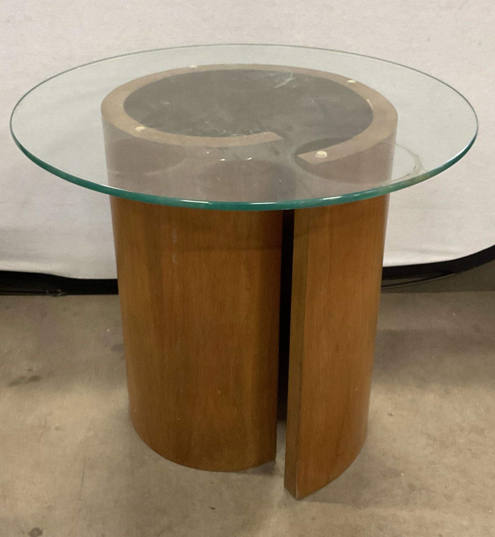 MCM Walnut Spiral Glass Top Side Table: Mid century modern walnut wood spiral base side table with round glass top. Style of Vladimir Kagan, no signature or marks observed. Base measures approx. 15.5 x 16 x 21 inches. Glass top measures app