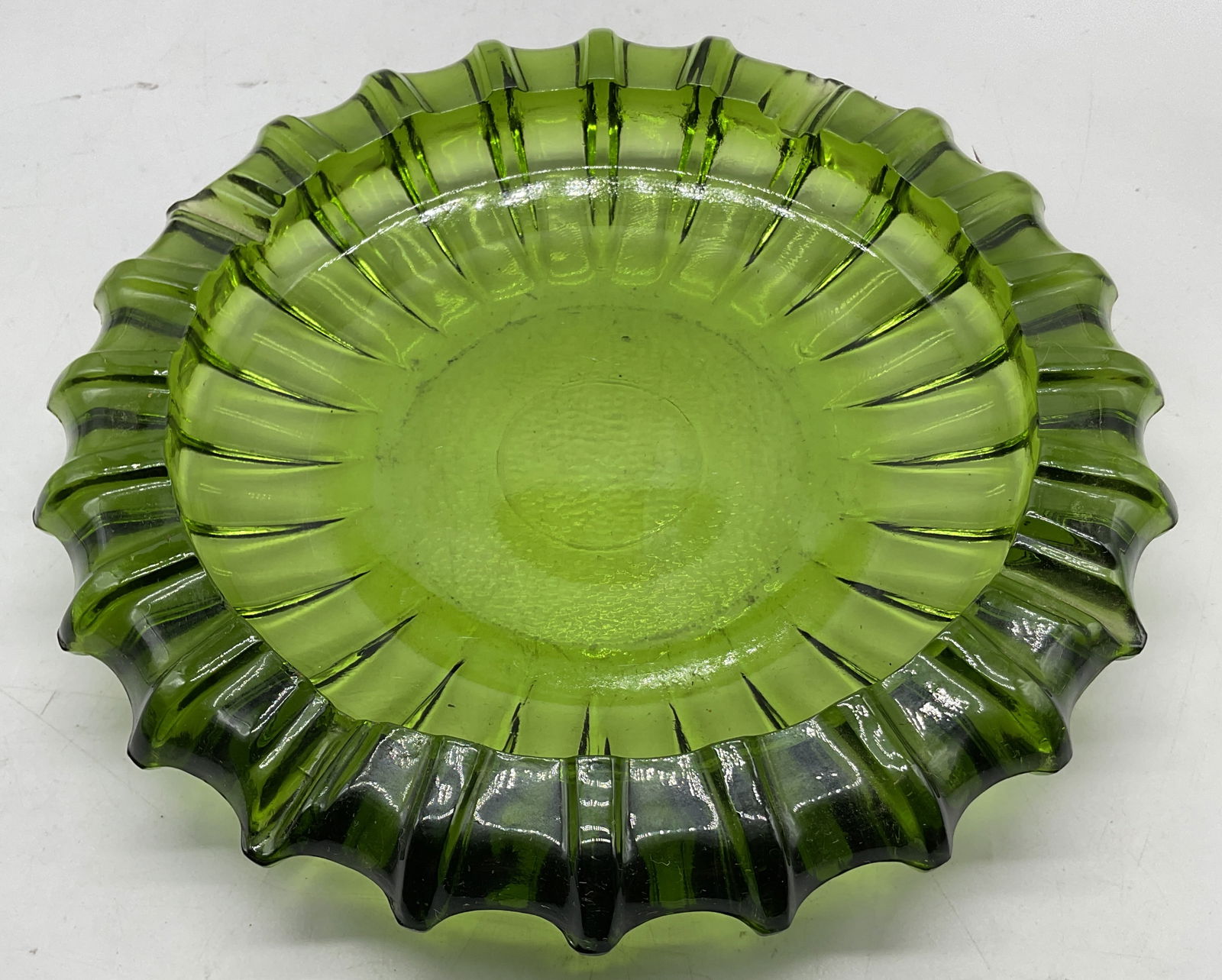 Hand Blown Green Art Glass Ashtray (1 of 8)