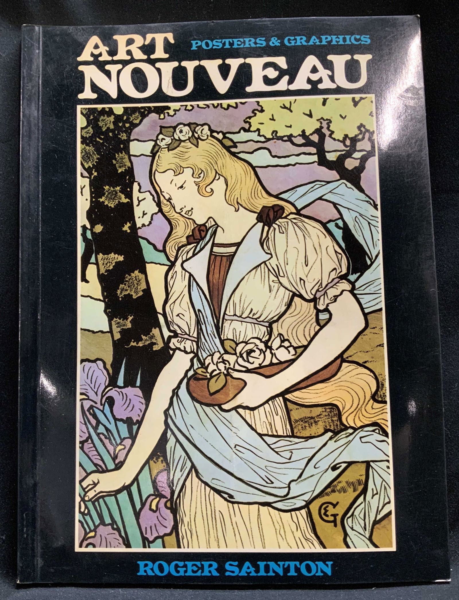 1977 Art Nouveau Posters & Graphics Bk SAINTON: Art Nouveau Posters & Graphics by Roger Sainton. Rizzoli. Published in the USA. Copyright 1977 by Academy Edition. Printed in Great Britain by Balding & Mansell LTD. WISBECH. Features various illustra