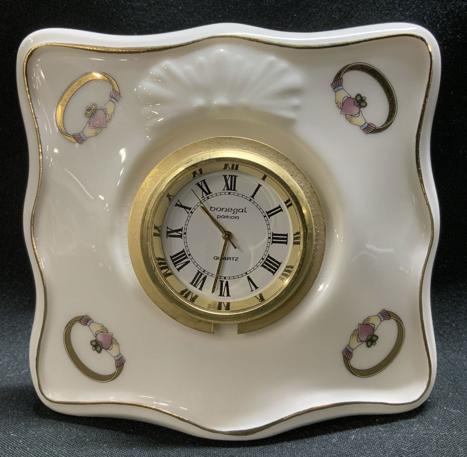 Dongal Parian China Quartz Desk Clock (1 of 6)