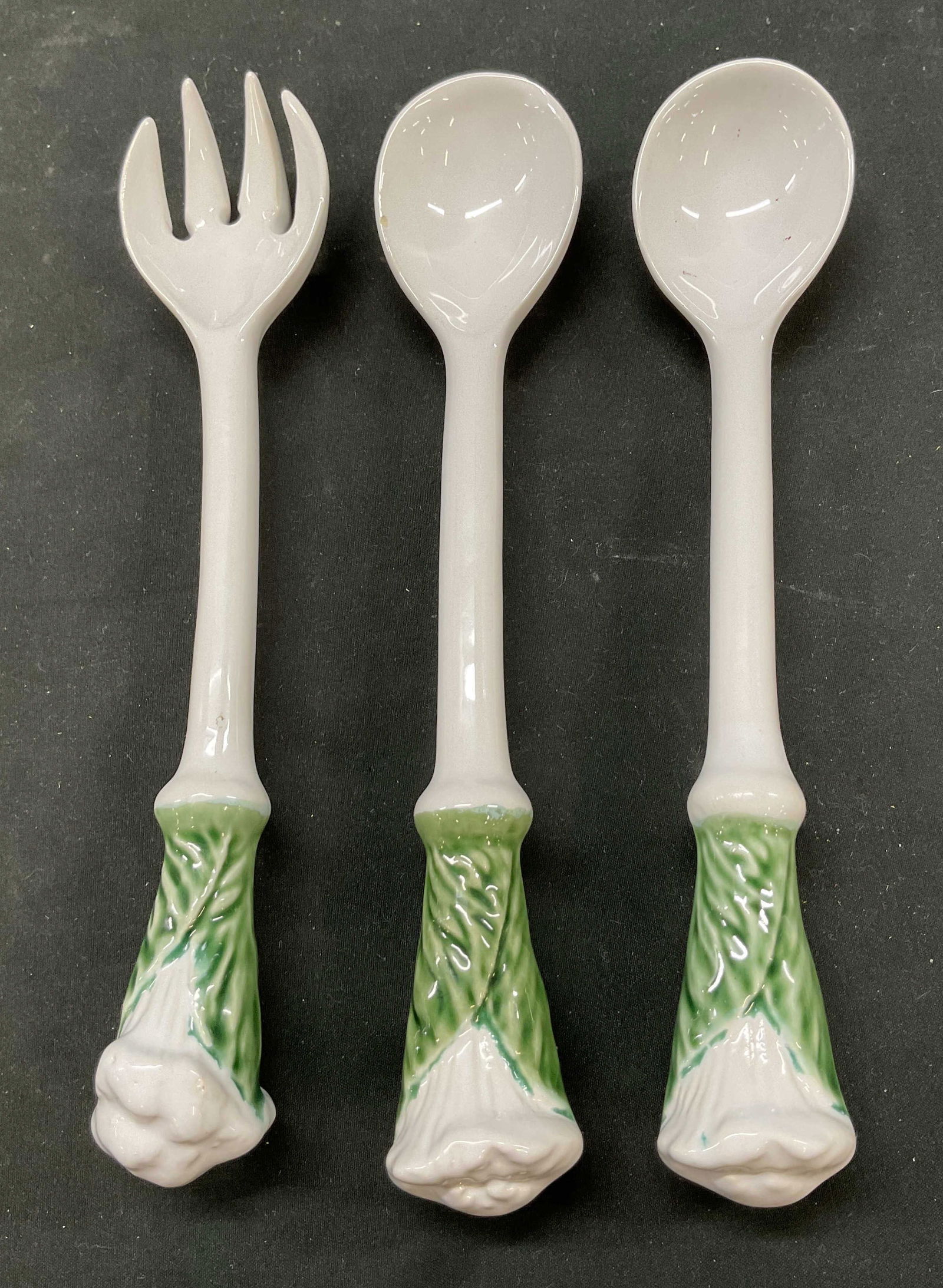 Lot 3 Vintage Ceramic Leaf Serveware (1 of 7)