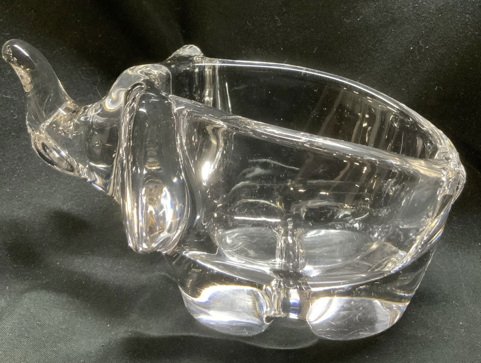 Vntg Clear Crystal Elephant Vessel (1 of 6)