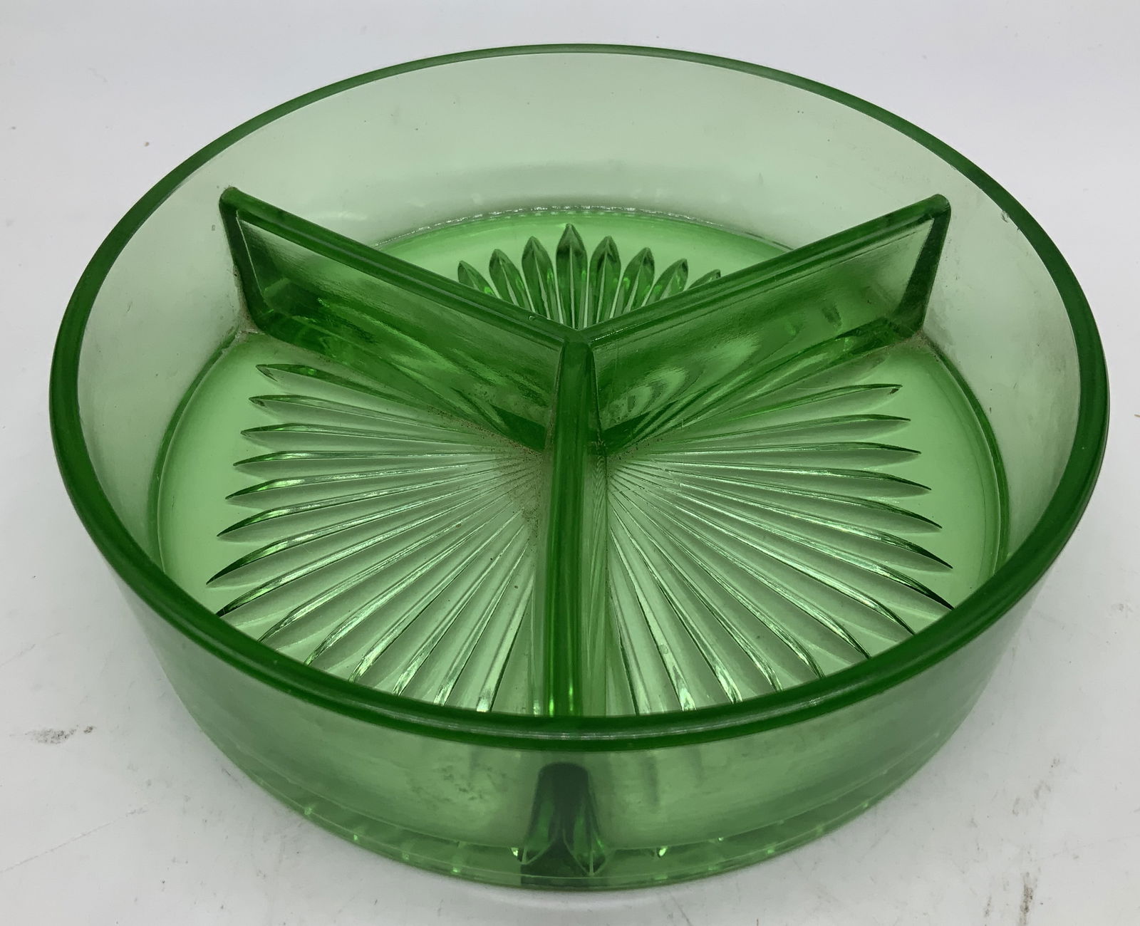 Vntg Green Depression Glass 3 Sec Divided Dish (1 of 6)
