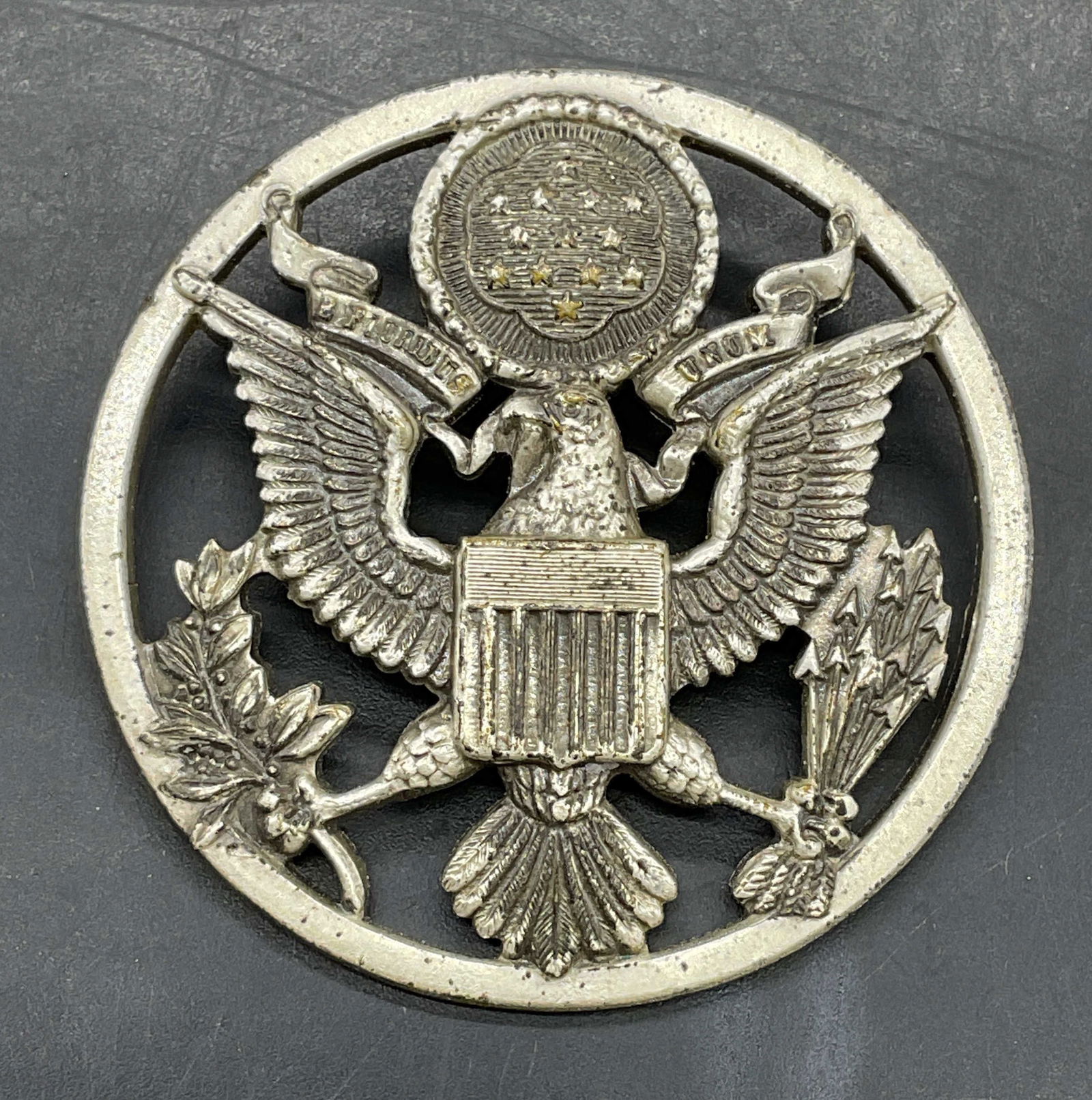 Vintage Silver Tone USA Air Force Cap Badge (1 of 6)