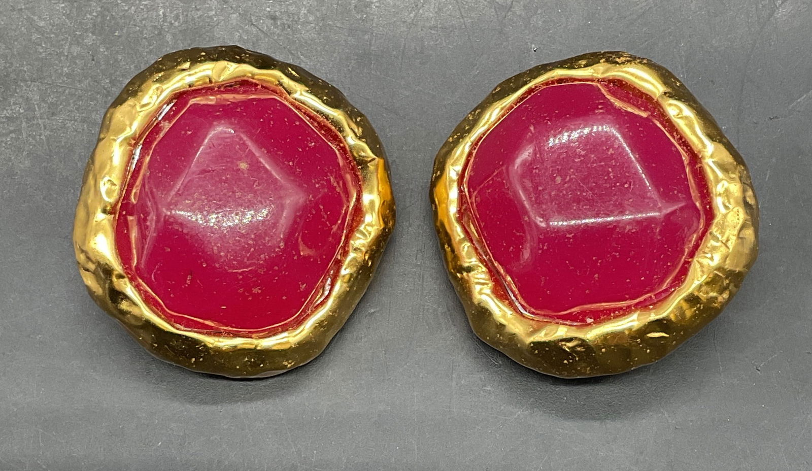 Vtg Gold Tone Pink Lucite Crystal Earrings: Vintage gold tone chunky stud earrings with pink faux crystal lucite cabochons. Measure approx 1.5 inches wide. Some scratching. Property of Upper East Side French stage and screen actors estate,