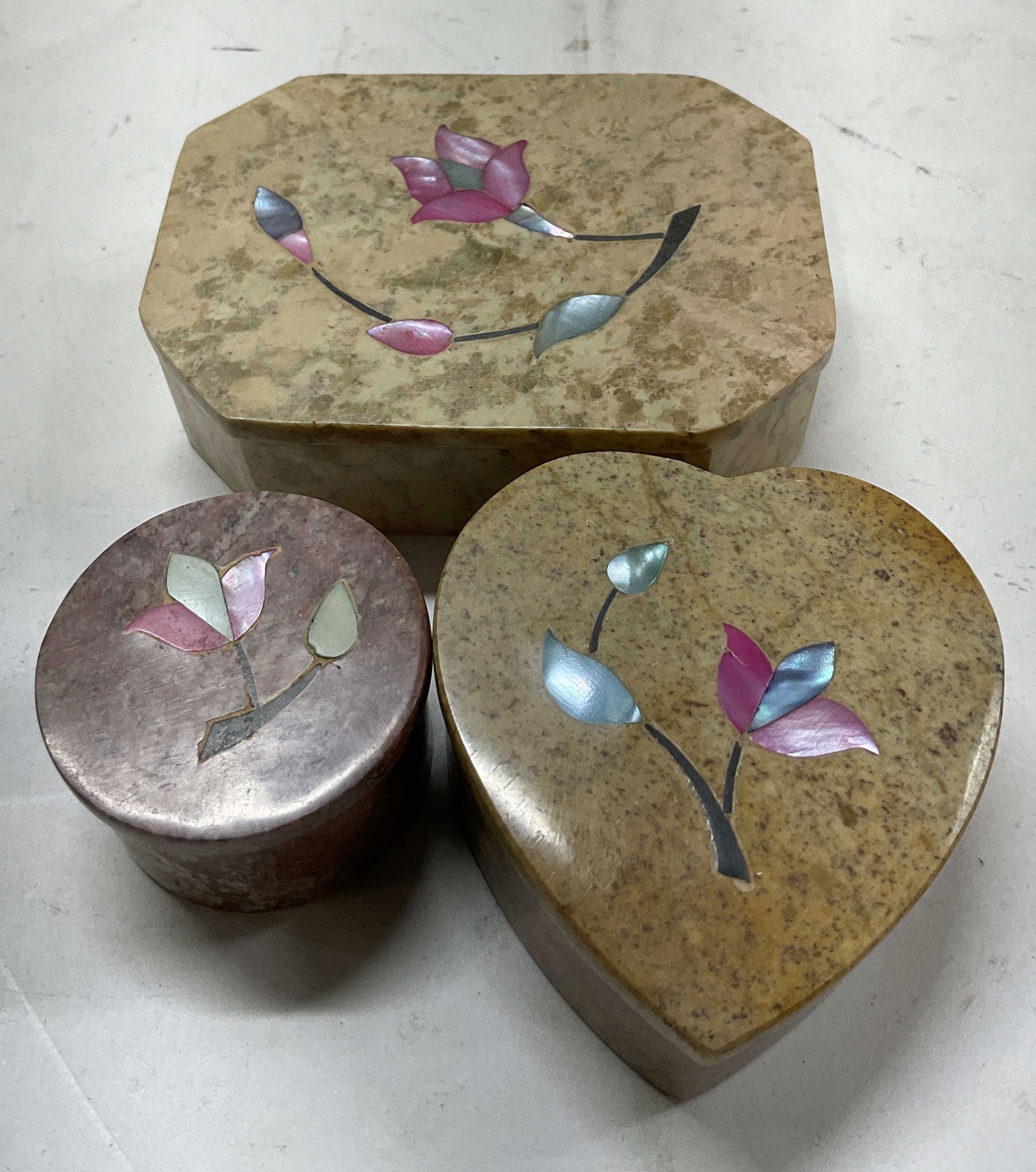 Lot 3 Vintage Marble Lidded Trinket Box India: Lot of 3 items. Vintage marble lidded trinket boxes with mother of pearl inlay floral motifs. Circle shaped, heart shaped, and octagon shaped. One marked made in India. Largest measures approx 4 x 3 x