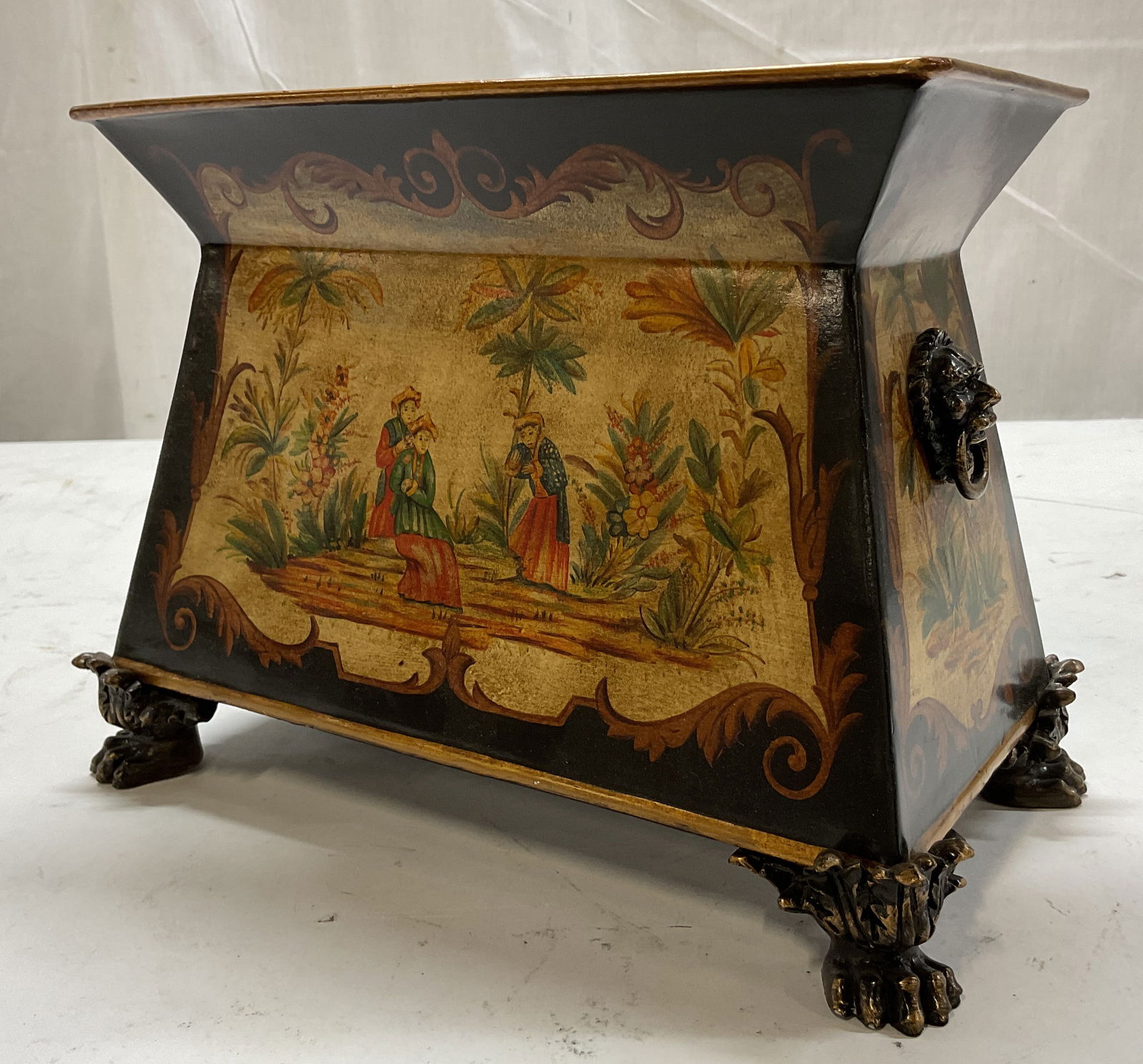 Vintage Chinese Decorative Footed Vessel (1 of 10)