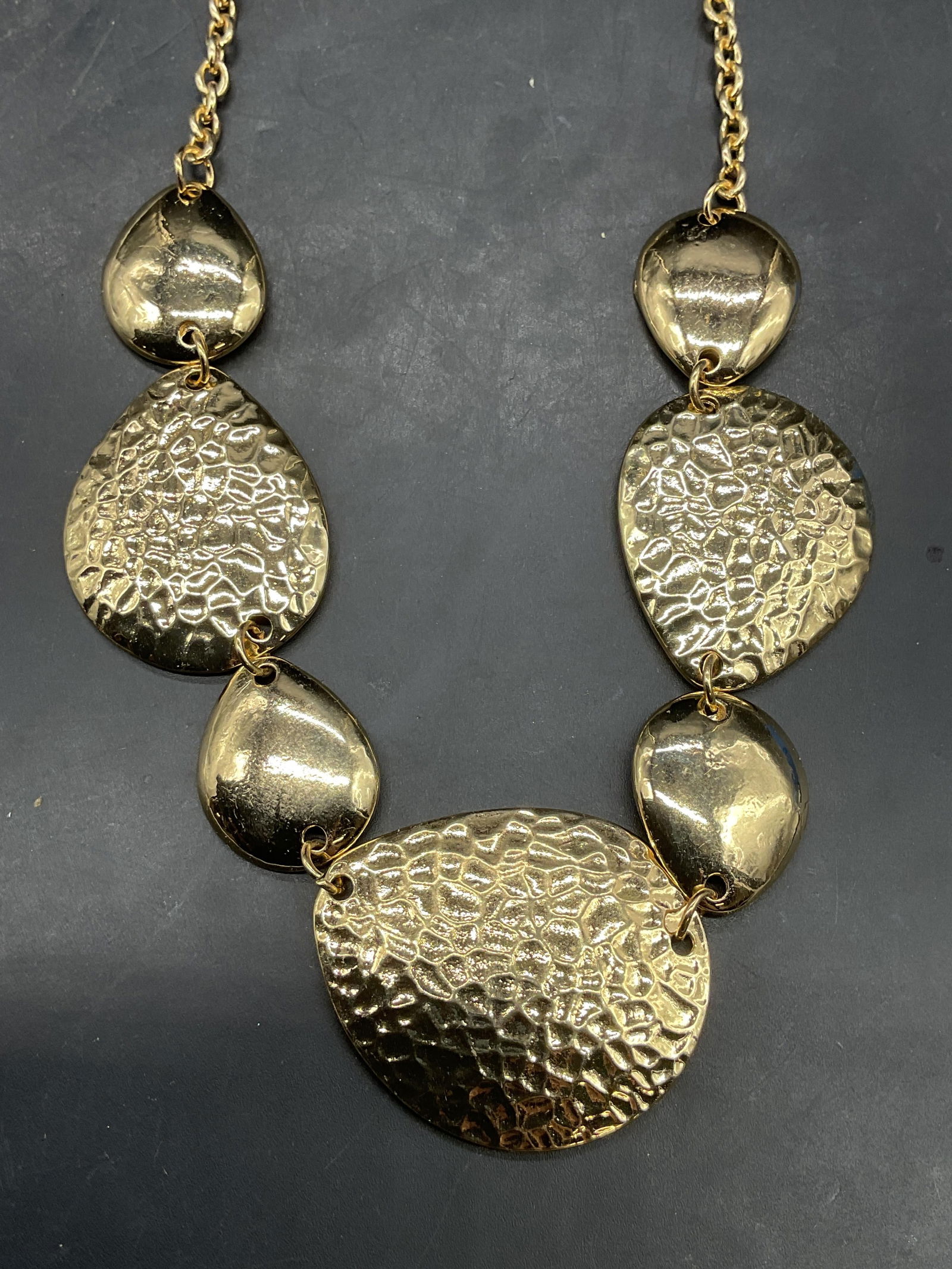 Gold Tone Teardrop Beaded Necklace (1 of 6)