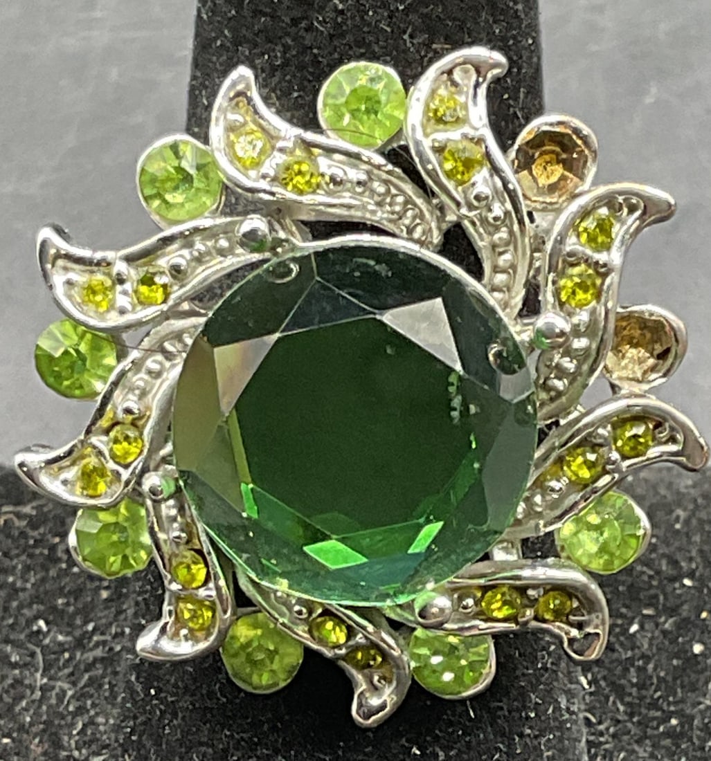Silver Tone Green Lucite Crystal Cocktail Ring (1 of 6)