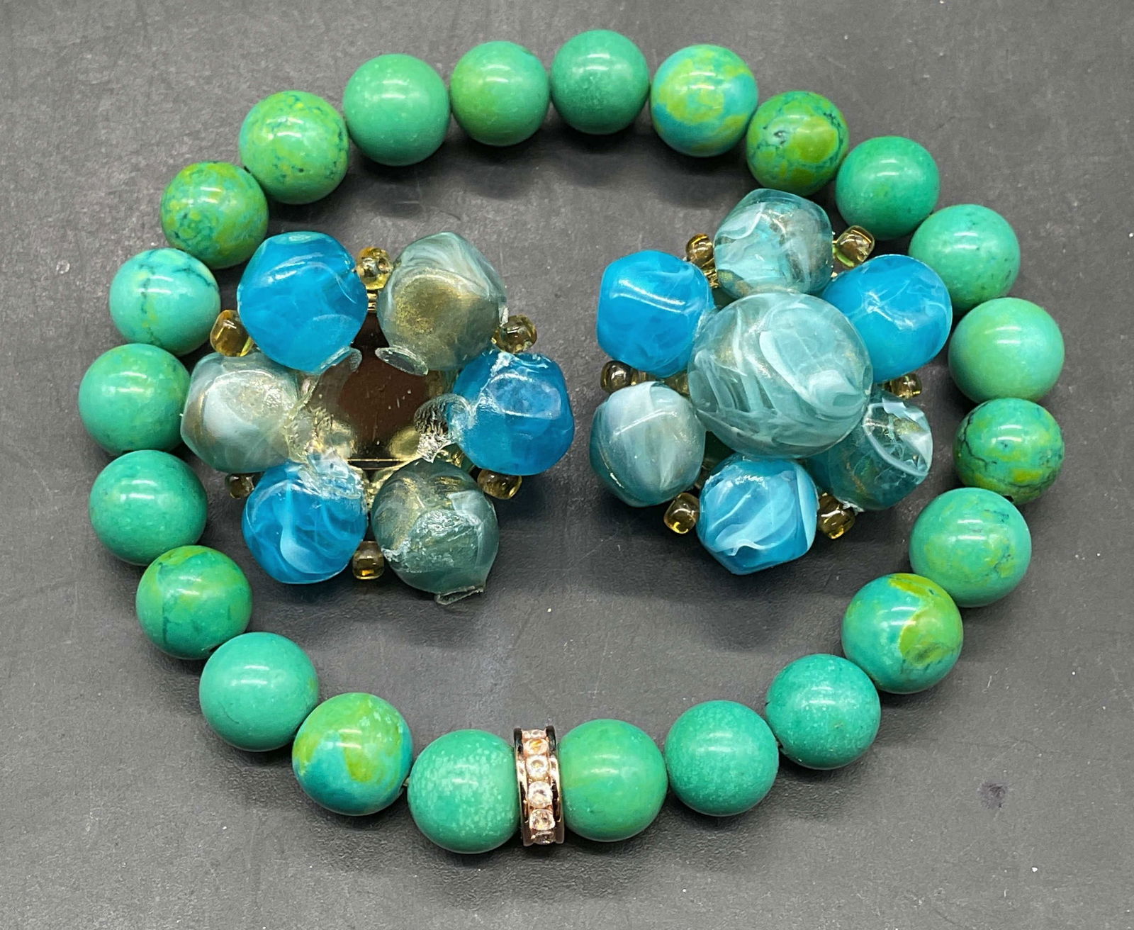 Lot 2 Green Semiprecious Bracelet, Lisner Earrings (1 of 5)