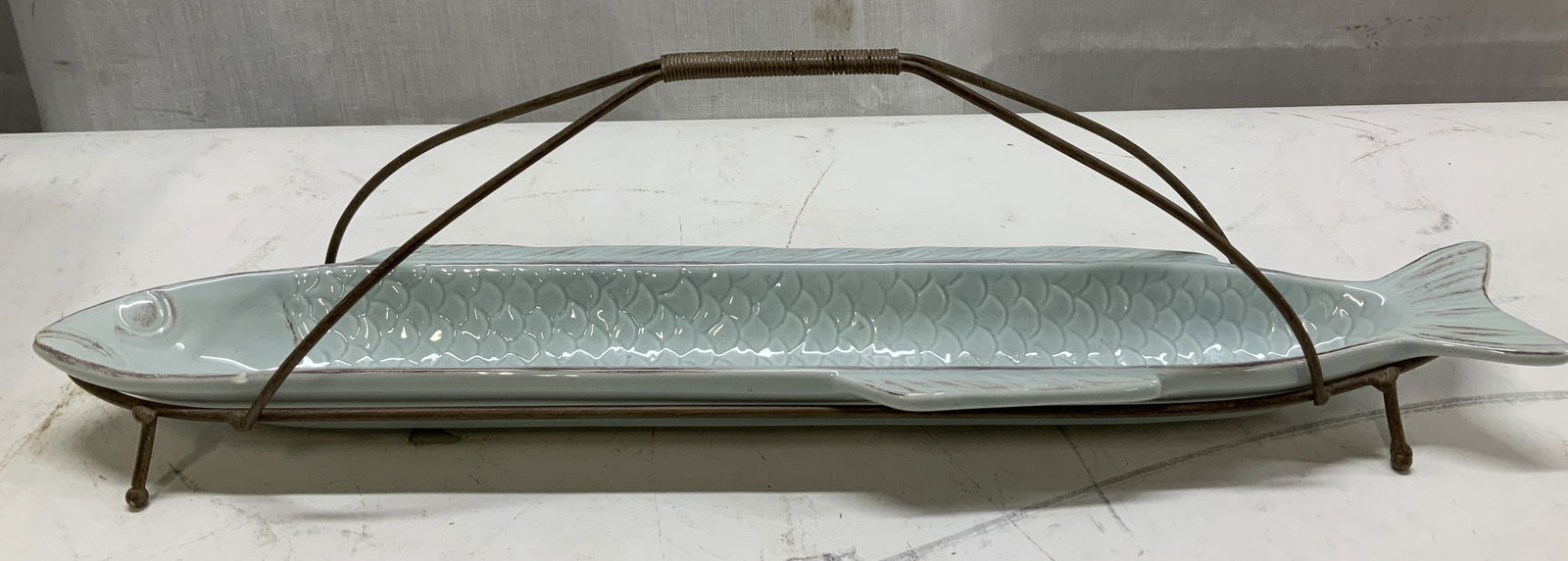 Vtg Ceramic Fish Condiment Server W Metal Handle: Vintage ceramic fish condiment server with a metal carrier. Condiment server features a scale pattern. No visible signature or markings. Surface wear consistent to age, use & exposure. Measurements: l