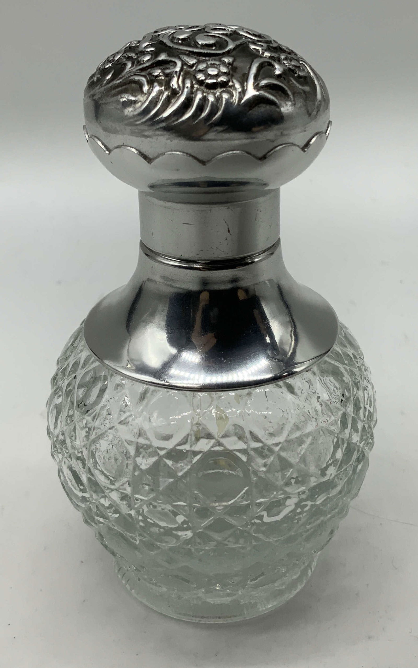 Vtg Avon Embossed Silver Toned Perfume Bottle (1 of 6)