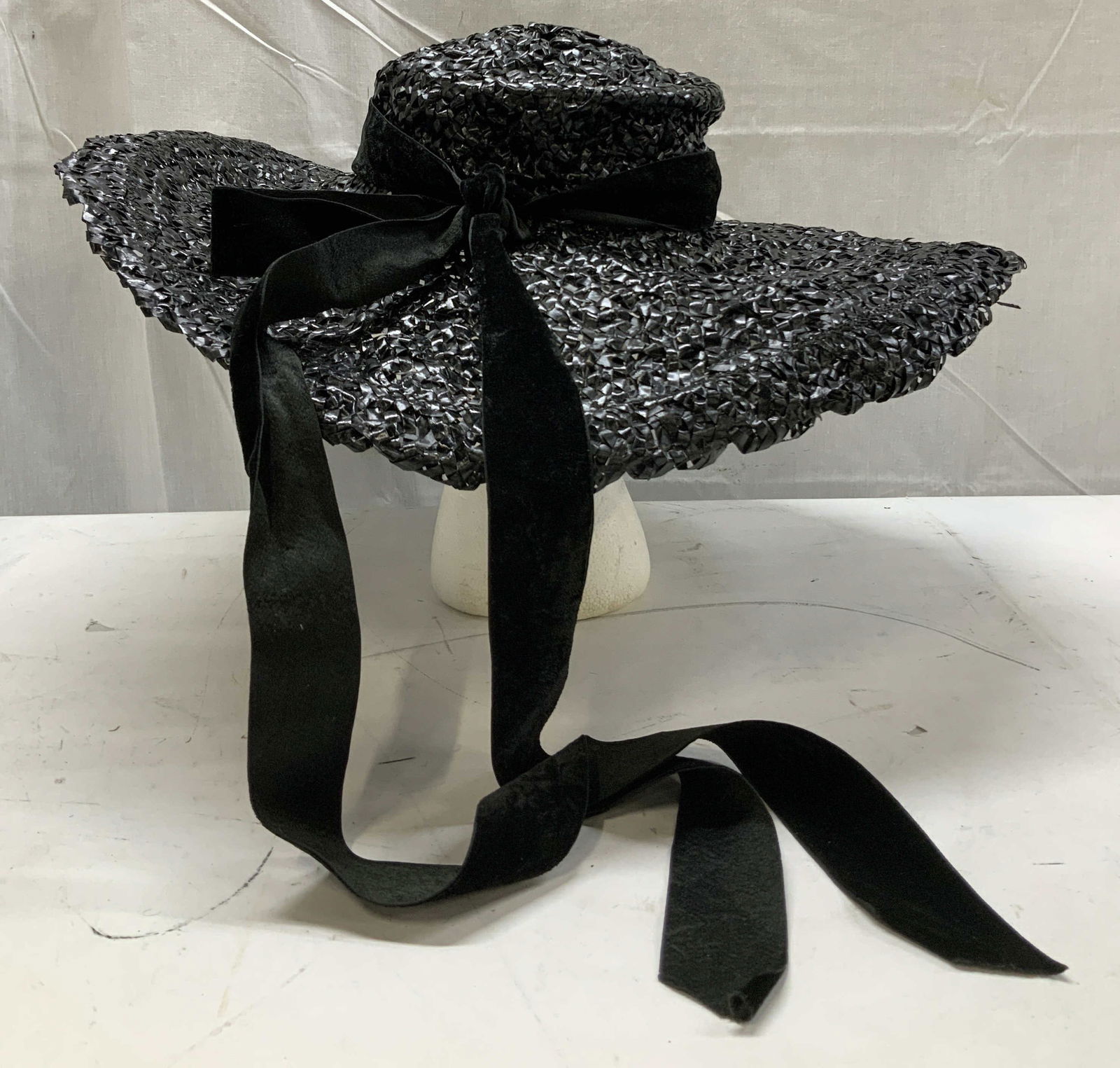 Vtg Black Wide Brimmed Straw Hat (1 of 6)