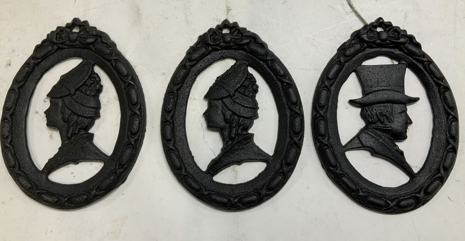 Lt3 Cast Iron Victorian Silhouette Wall Plaques Bx (1 of 6)
