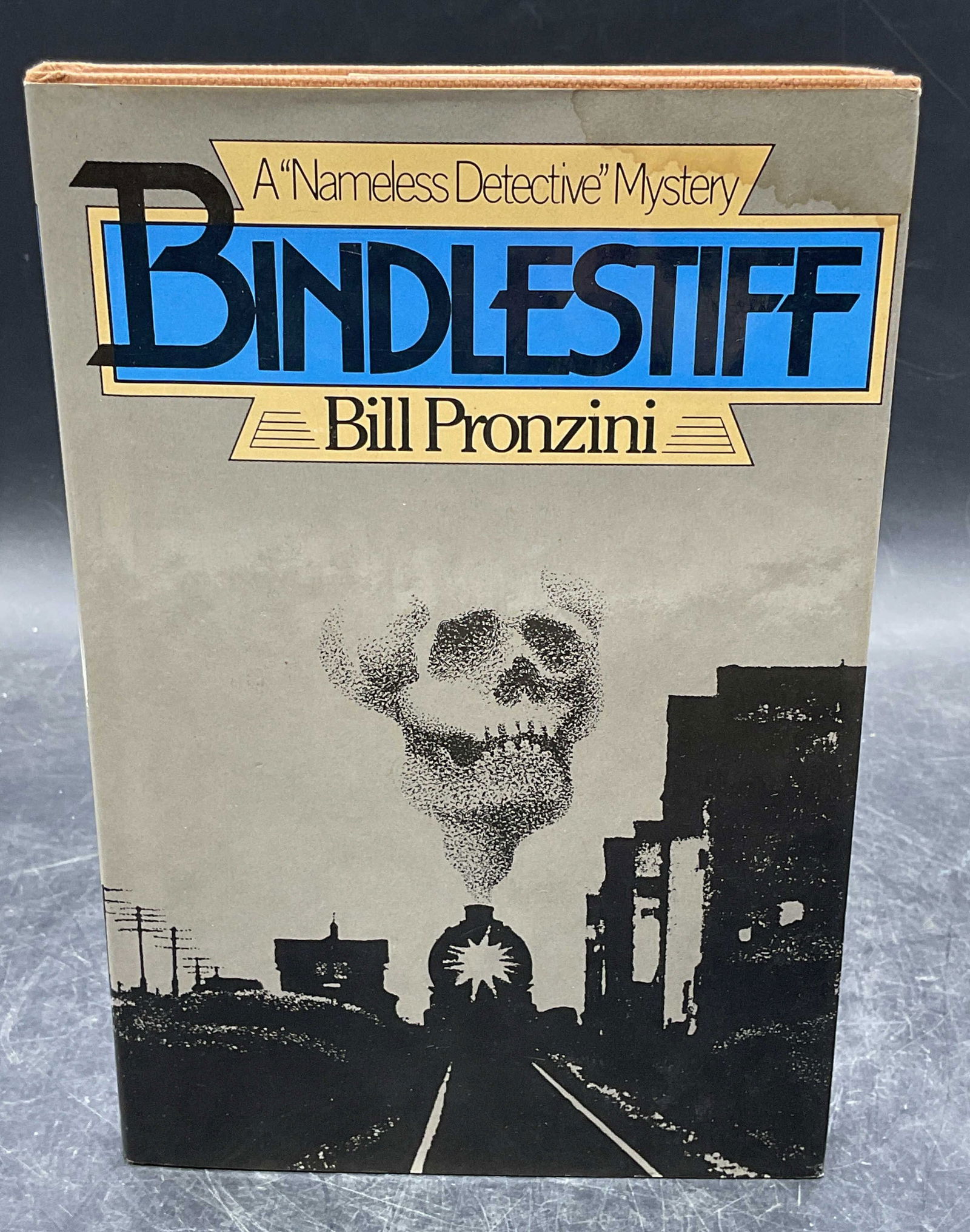 1983 Bill Pronzini Bindlestiff 1st Edition: Hardcover first edition copy of Bindlestiff by Bill Pronzini. St Martins Press, 1983. Measures approx. 8.5 x 5.75 inches. Some wear to cover, pages, and binding consistent with exposure. Book, first e