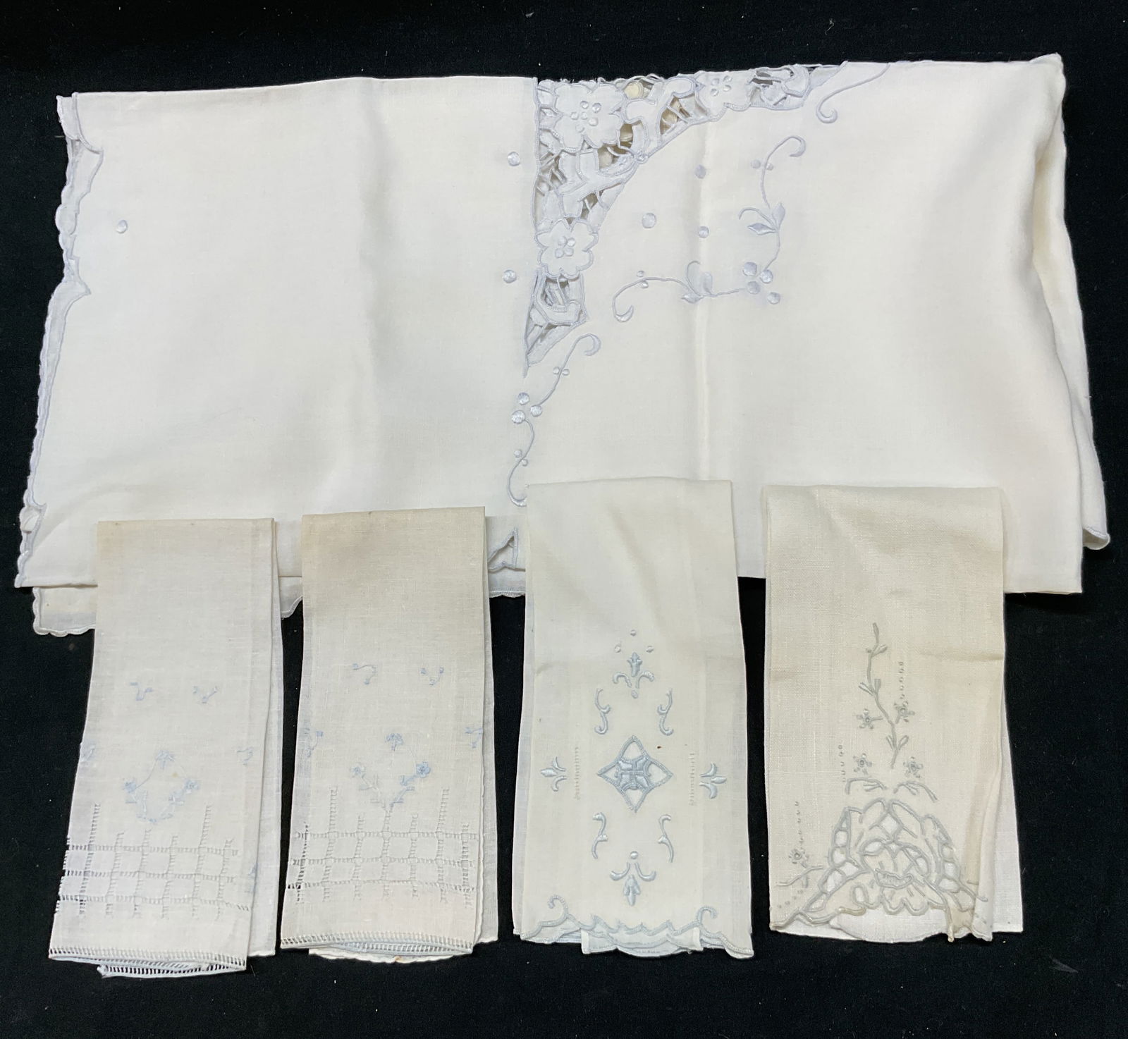 Lot 5 Vintage White Embroidered Table Linens (1 of 13)