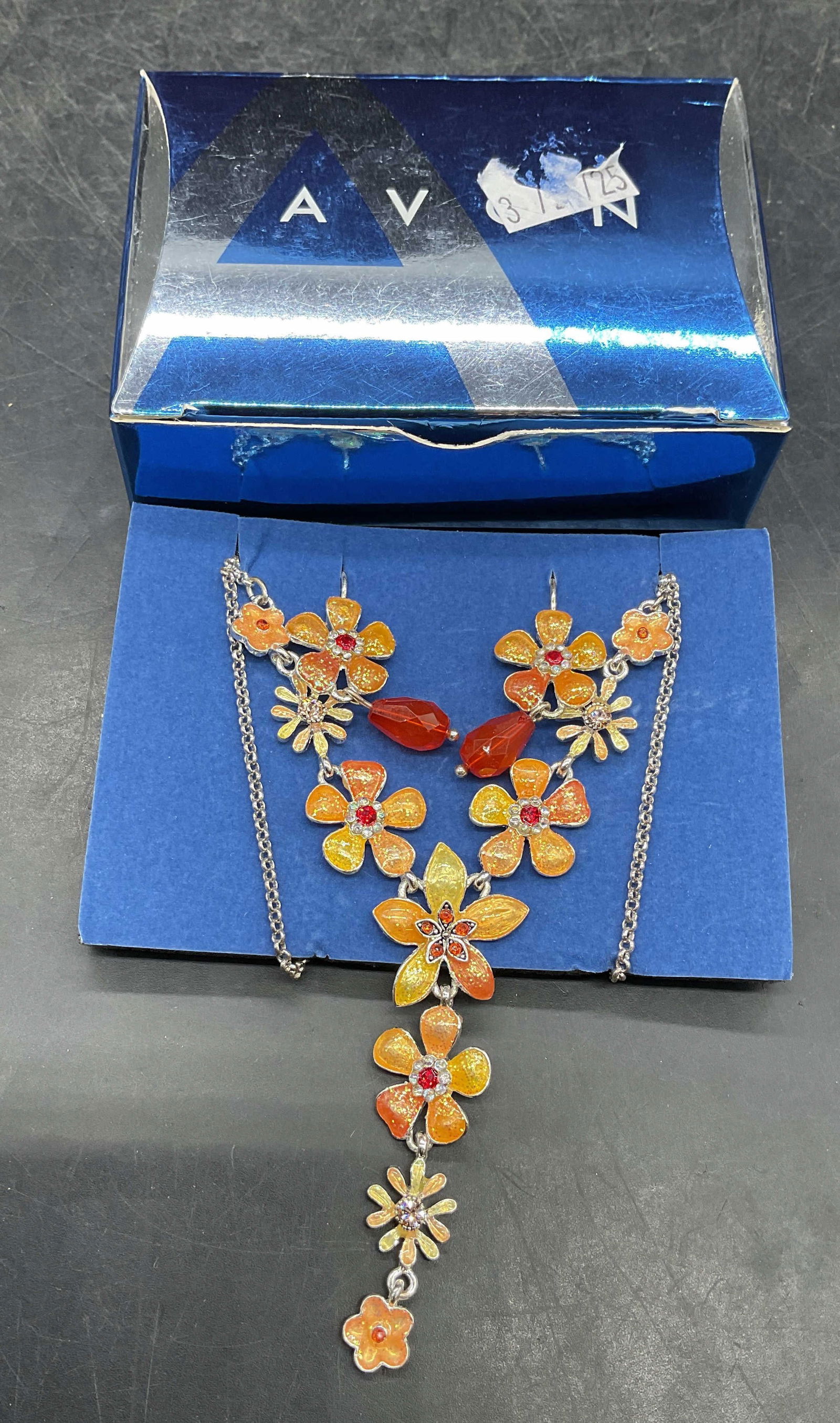 Lot 2 Avon Hibiscus Necklace & Earrings NIB: Lot of 2 matching Avon hibiscus flower pendant necklace and earrings. Earrings measures approx. 1.25 inches long. New in box, not examined out of packaging. Some scratching. Jewelry, estate jewelry, c