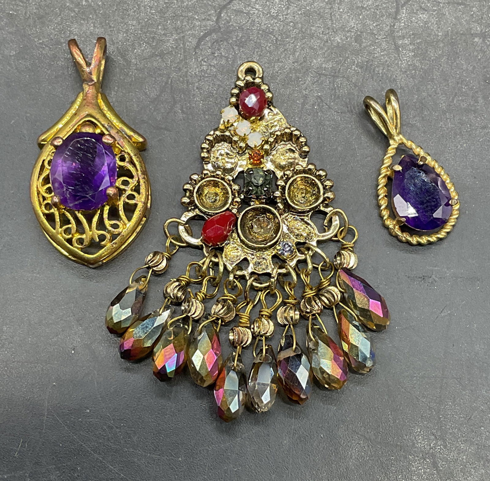 Lot 3 Vintage Gold Tone Crystal Pendants (1 of 7)