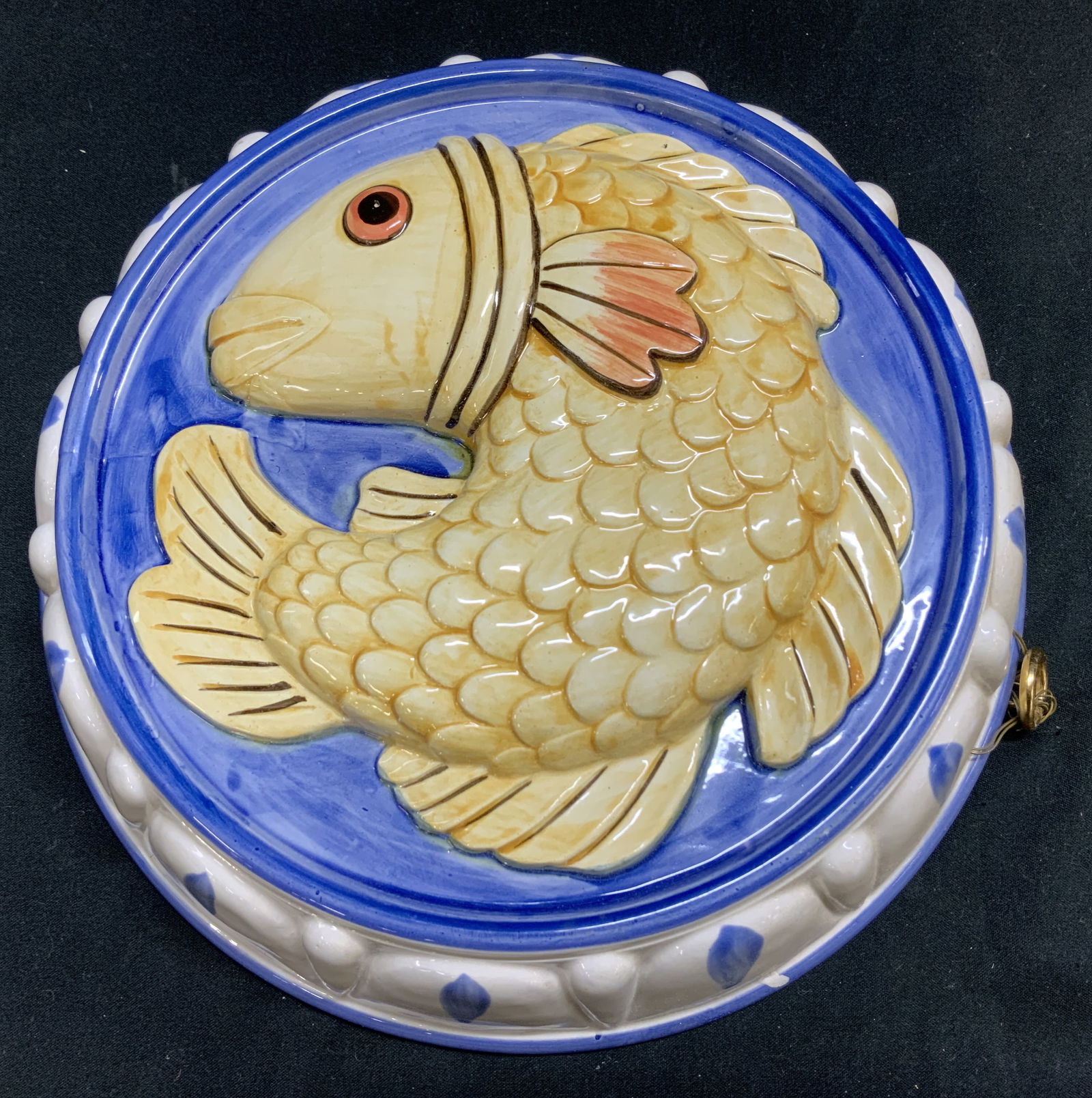 Vtg Hand Painted Ceramic Fish Mold (1 of 6)