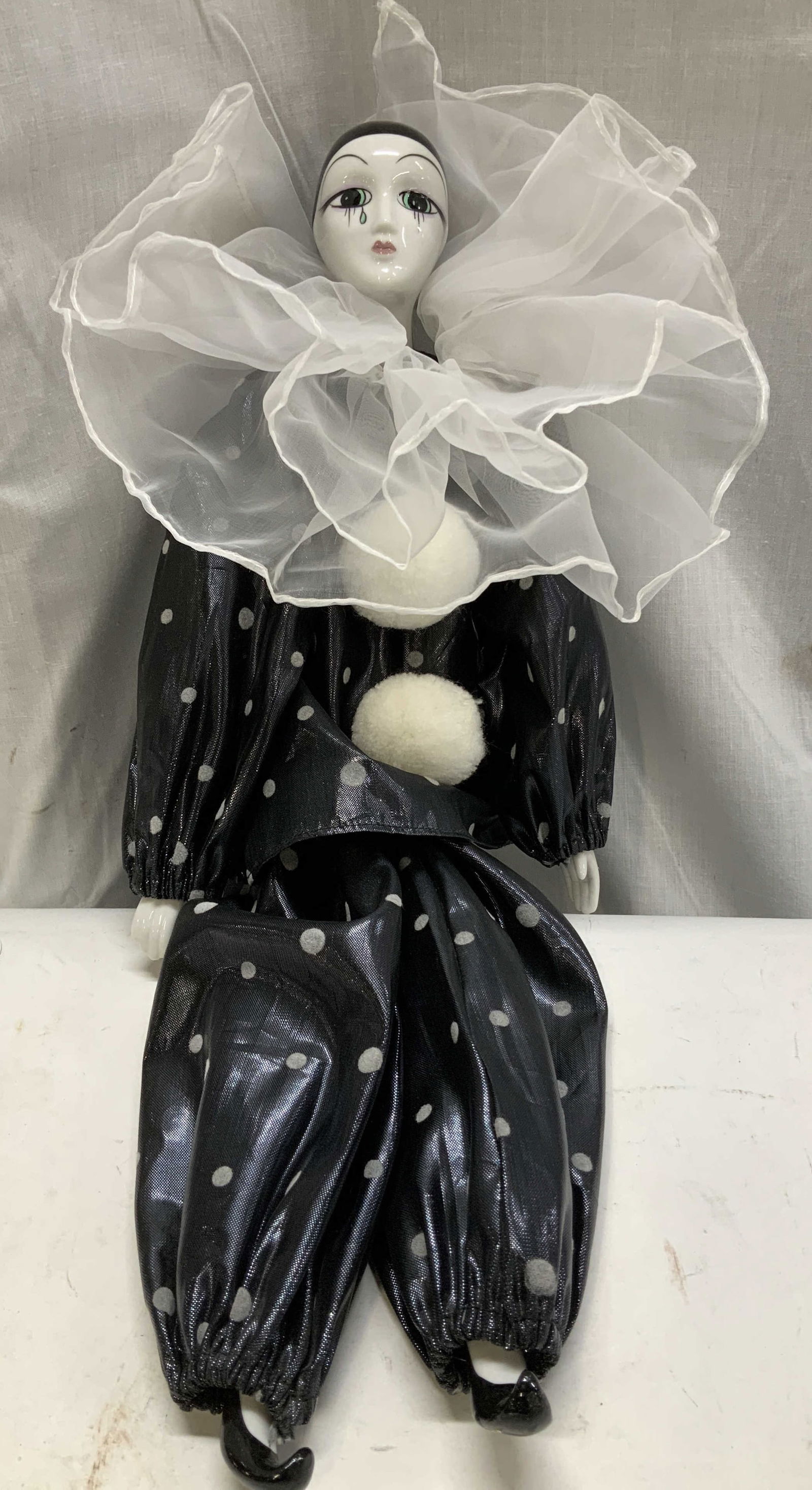 Vtg Porcelain Classics Clown Doll W Box: Vintage porcelain classics doll featuring a porcelain head, arms & legs. Doll is wearing a black outfit with white polka dots. Large ruff collar. Comes with original box. Surface wear consistent