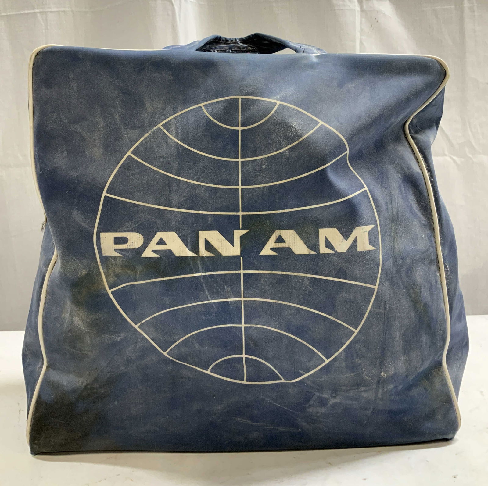 Vtg Pan Am World Airways Airline Carry Bag: Vintage Pan Am World Airways airline carry-on bag. Features the Pan Am globe logo. Blue toned. Property of Upper East Side French stage and screen actors estate, Manhattan. Surface wear