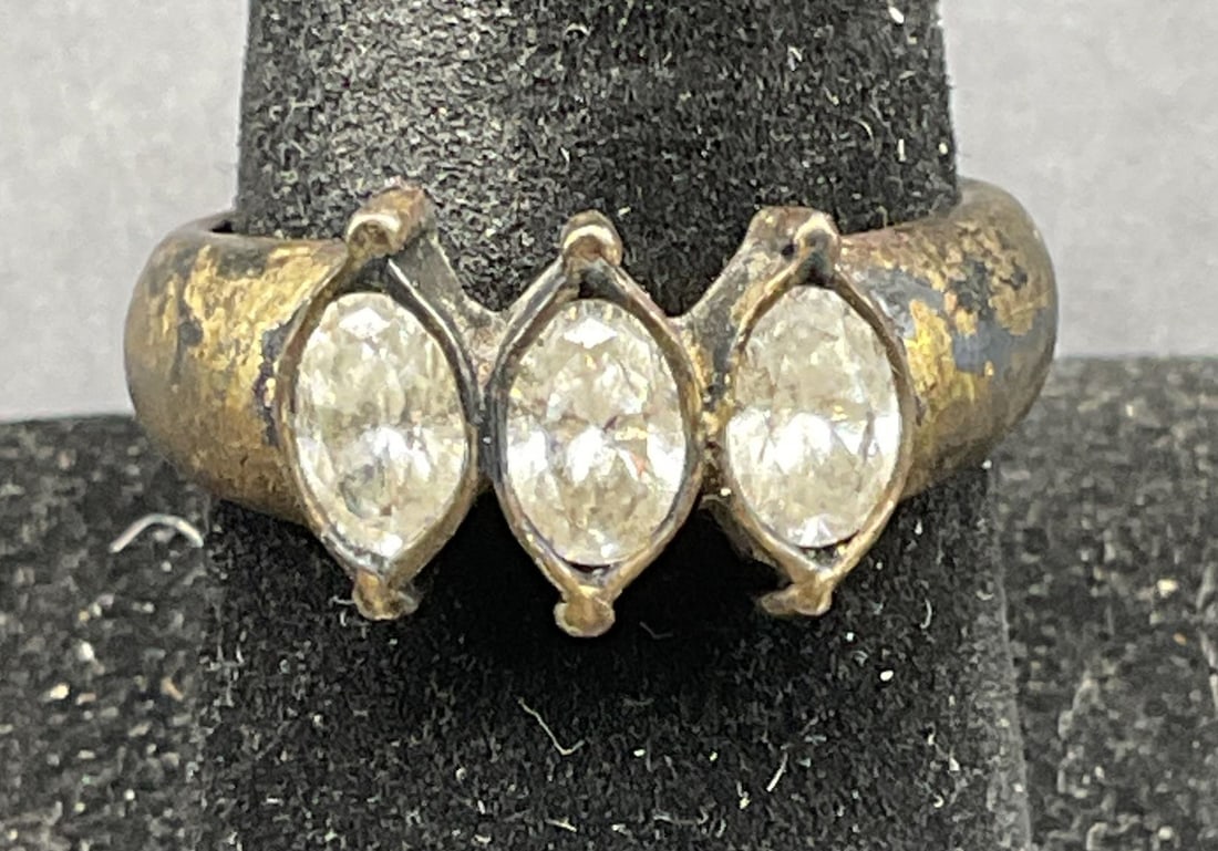 Vintage Sterling Silver Semiprecious Ring: Vintage sterling silver with colorless semiprecious stones. Marked sterling. Ring size 8. Total weight 6.6 grams. Some scratching. Property of opera singers estate from the renowned and opulent