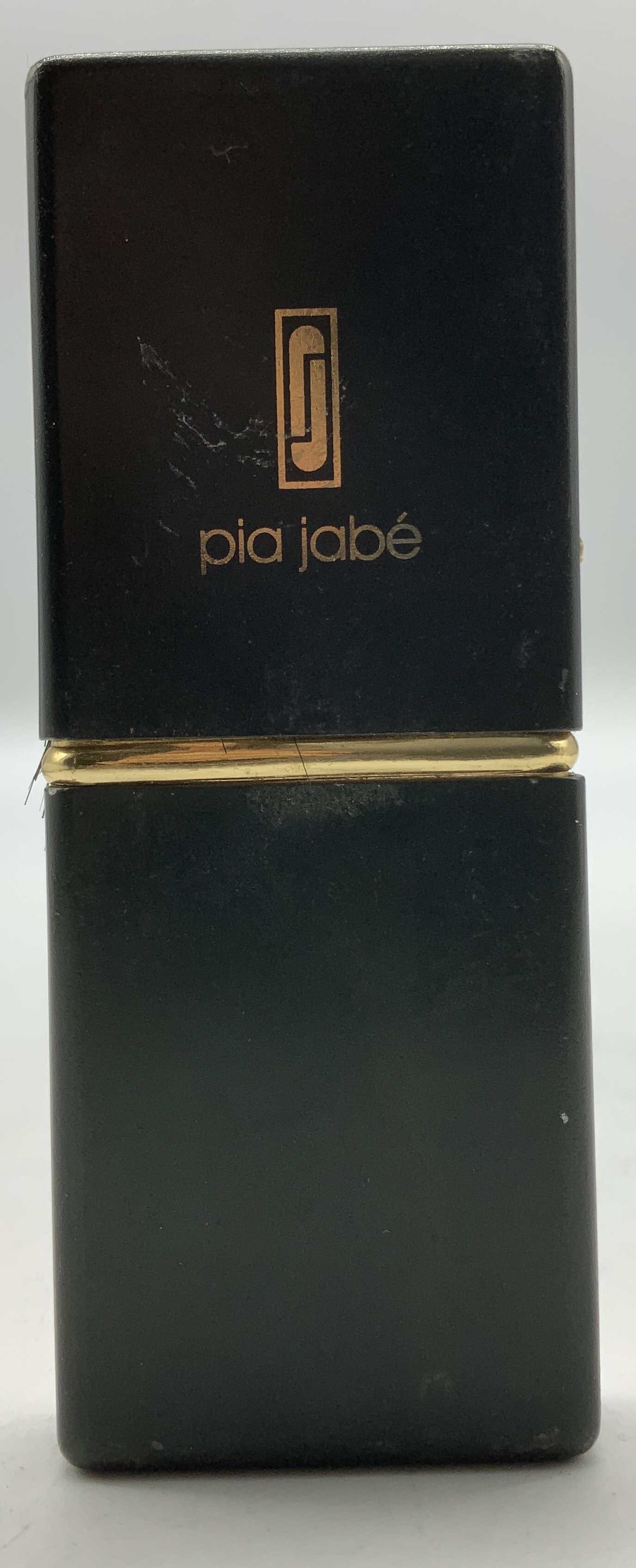 Vtg Pia Jabe Black Makeup Brush Compact: Vintage Pia Jabe makeup brush compact features a gold toned interior. Signed & marked. Reads, PIA JABe. Surface wear consistent to age, use & exposure. Property of opera singers estate from the