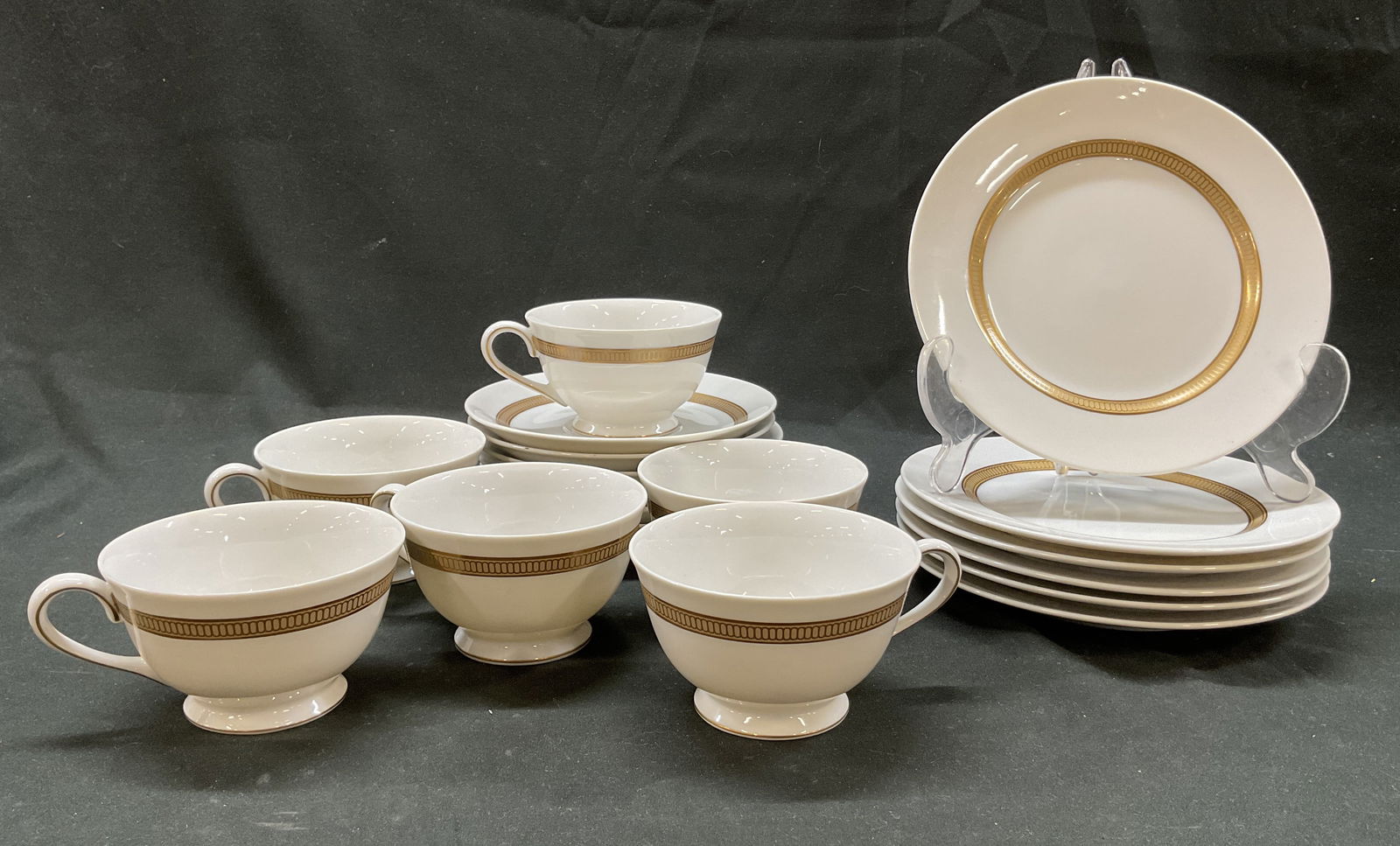 Set 18 Sango Fine China Tableware Japan (1 of 11)