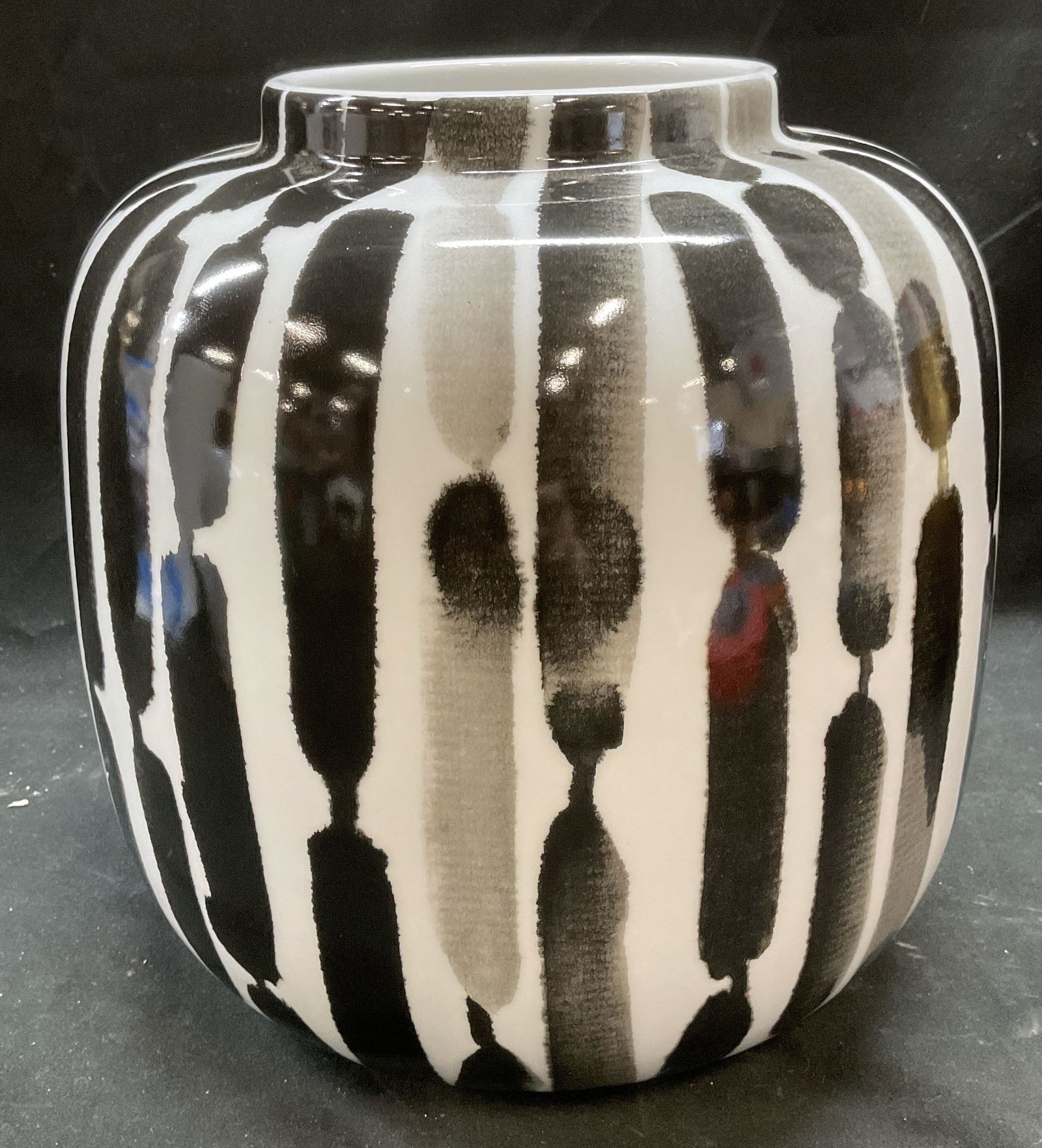 Tozai Black & White Ceramic Line Vase (1 of 6)