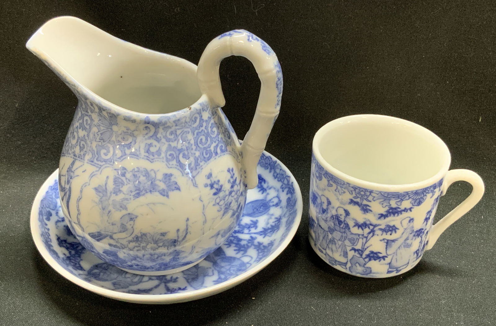 Lot 3 Blue & White Saucer, Creamer & Teacup (1 of 9)